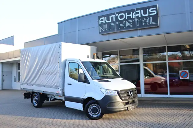 Mercedes-Benz Sprinter main image