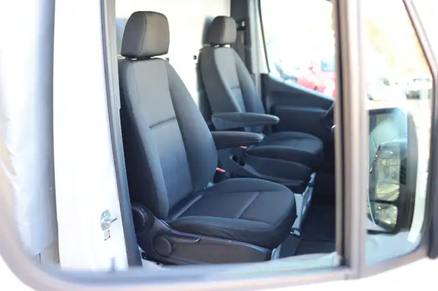 Mercedes-Benz Sprinter view 12