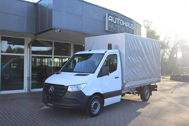 Mercedes-Benz Sprinter view 3