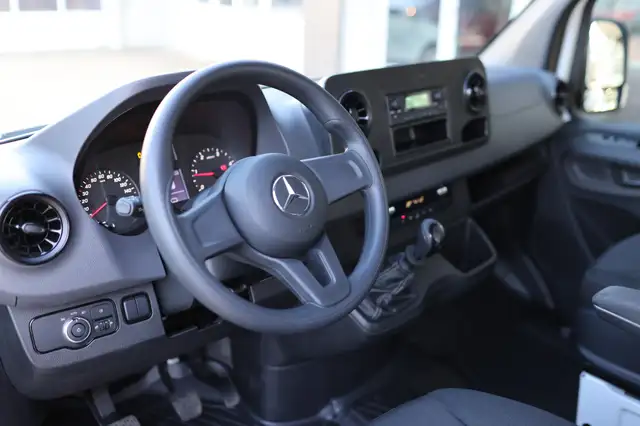 Mercedes-Benz Sprinter view 10