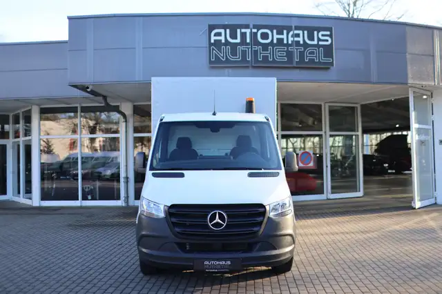 Mercedes-Benz Sprinter view 2