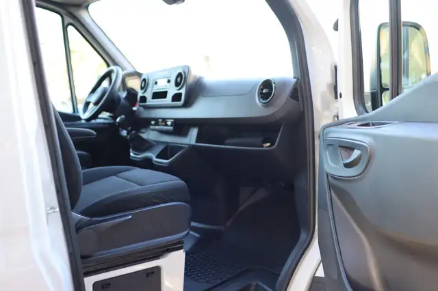 Mercedes-Benz Sprinter view 11