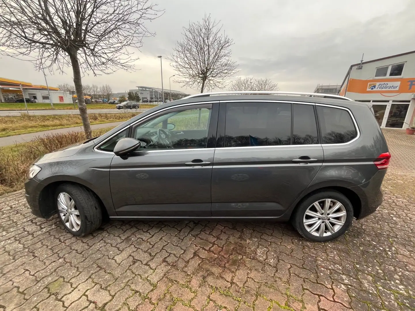 Volkswagen Touran Highline BMT  1.Hand,Panorama,Hängerzug Grau - 2