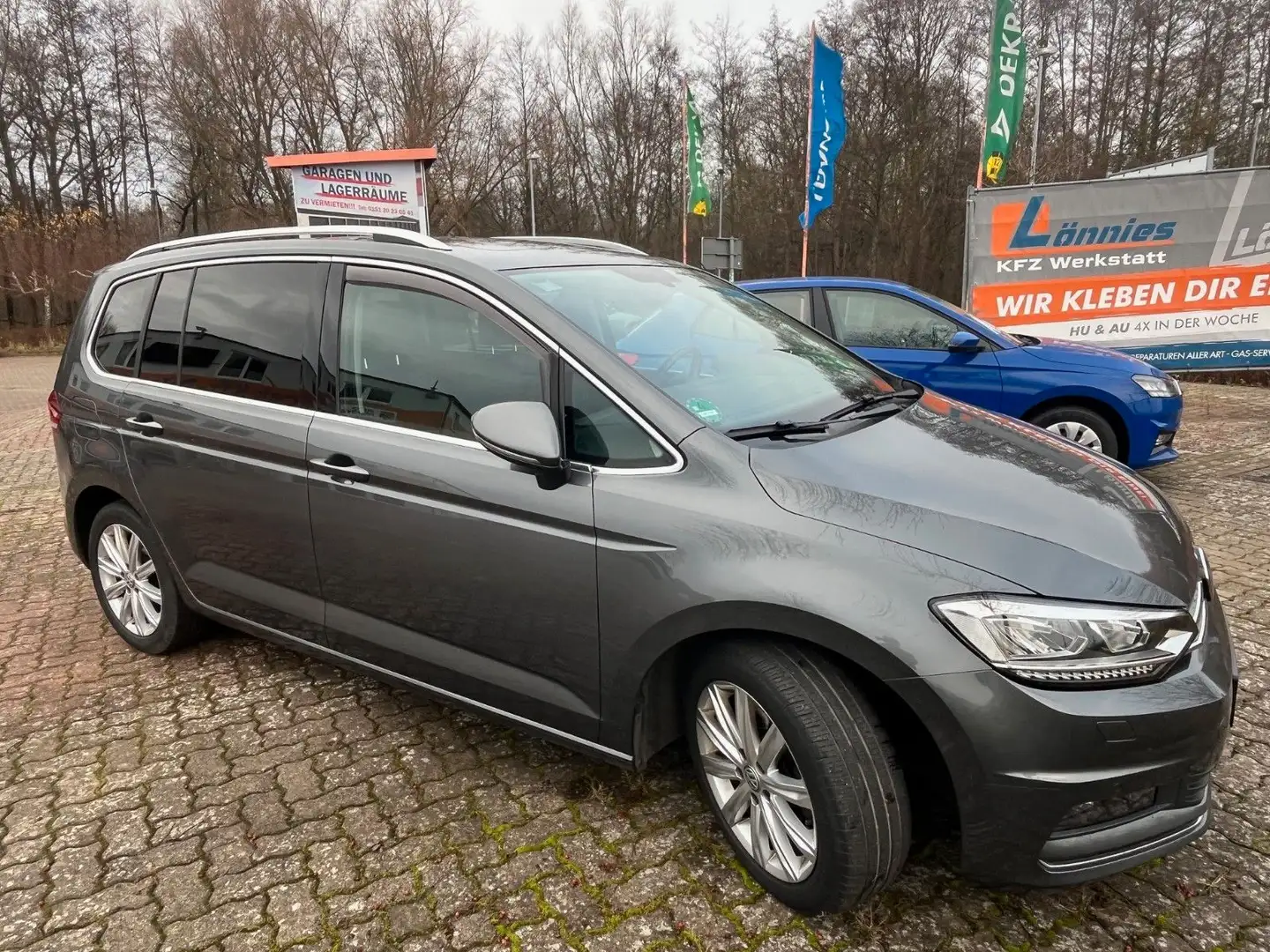 Volkswagen Touran Highline BMT  1.Hand,Panorama,Hängerzug Grau - 1