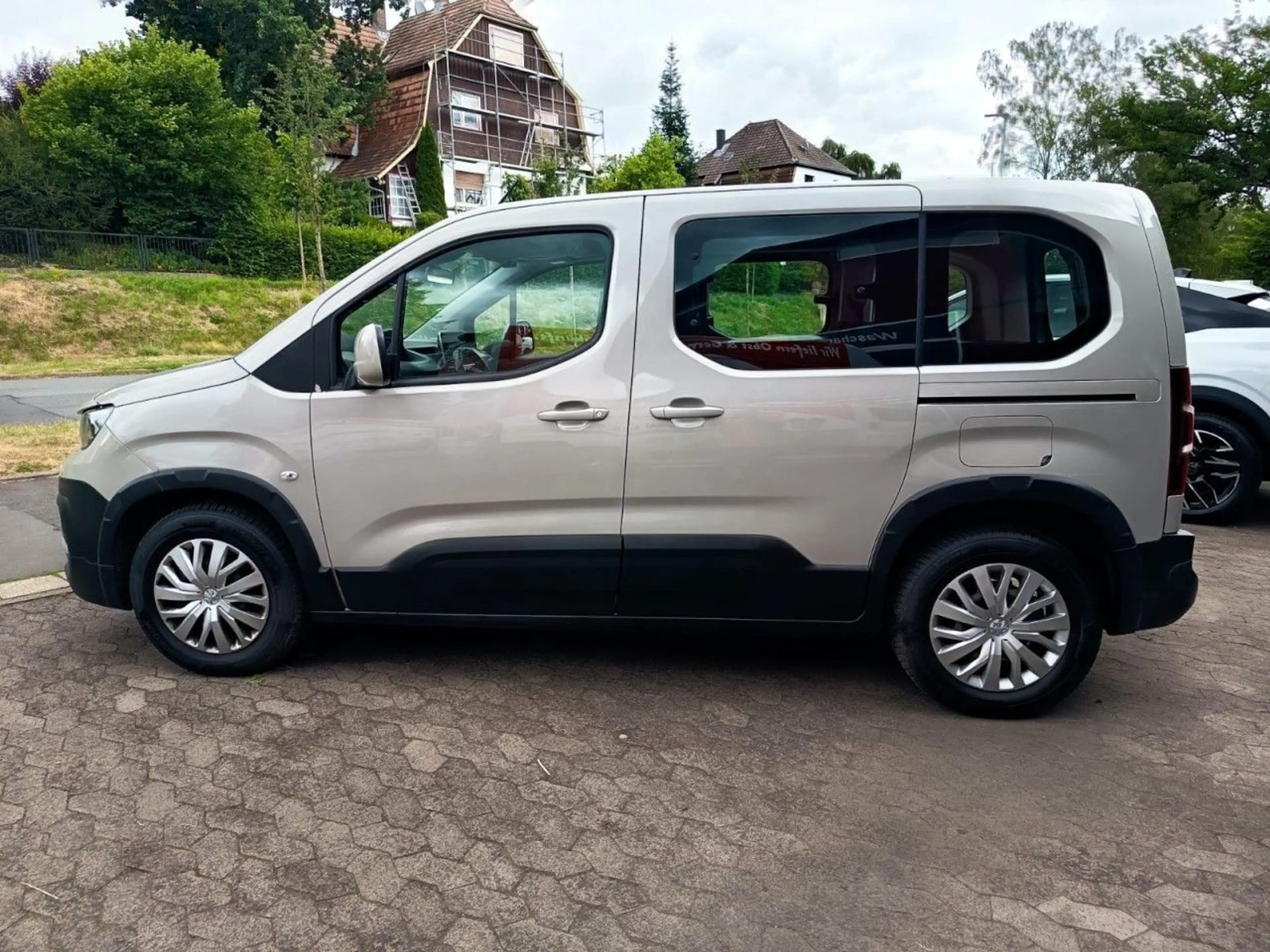 Peugeot Rifter Active L1 AHK Einparkhilfe — photo 10