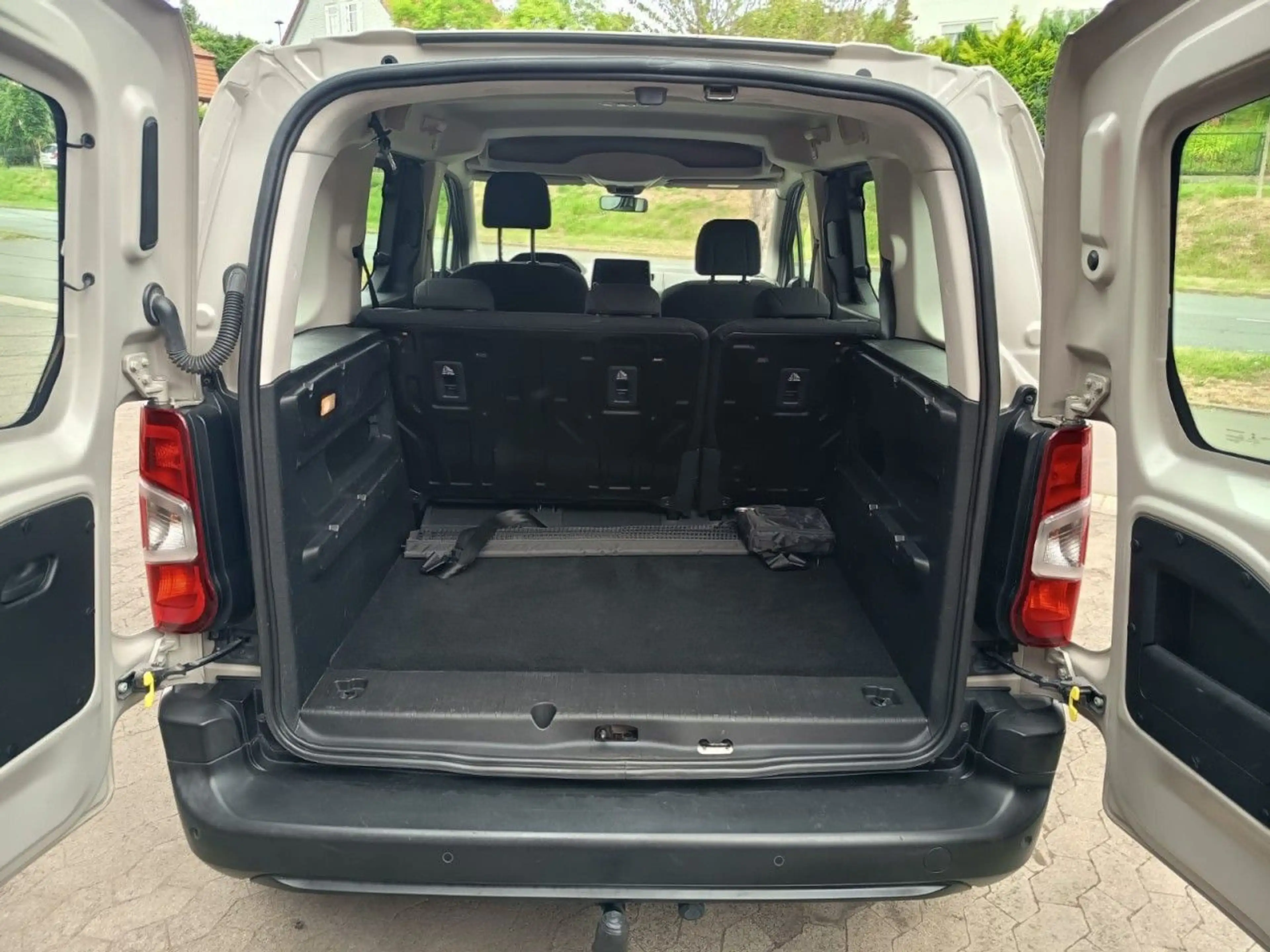 Peugeot Rifter Active L1 AHK Einparkhilfe — photo 15