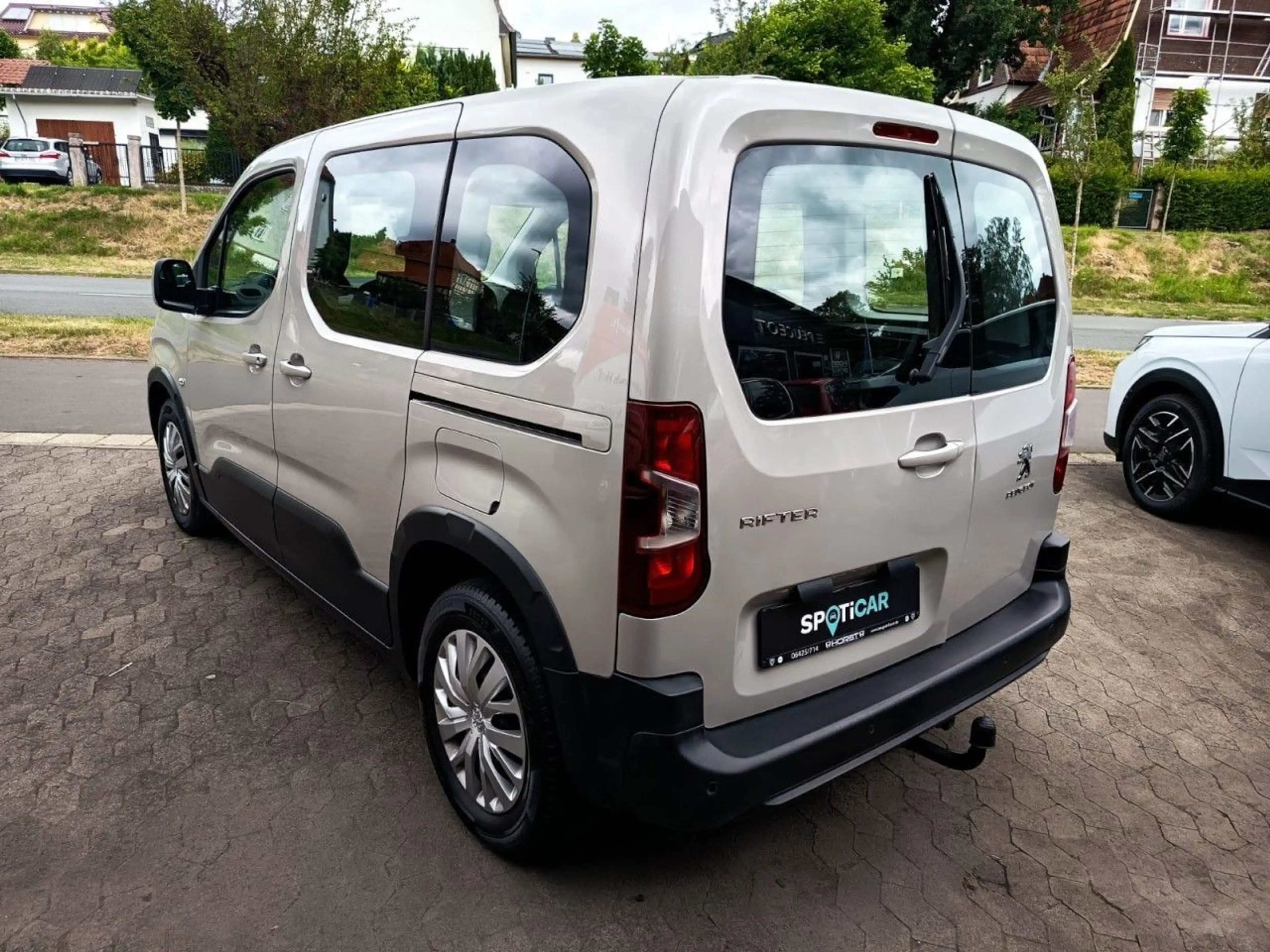 Peugeot Rifter Active L1 AHK Einparkhilfe — photo 9