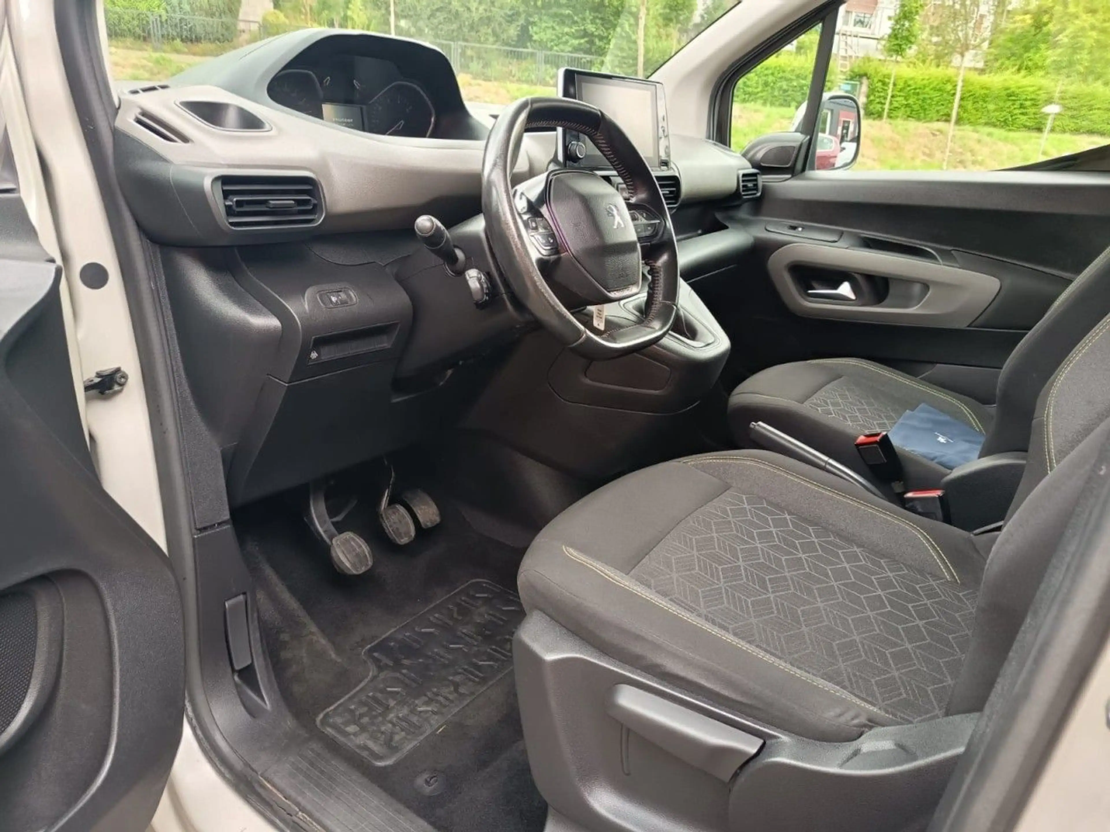 Peugeot Rifter Active L1 AHK Einparkhilfe — photo 11