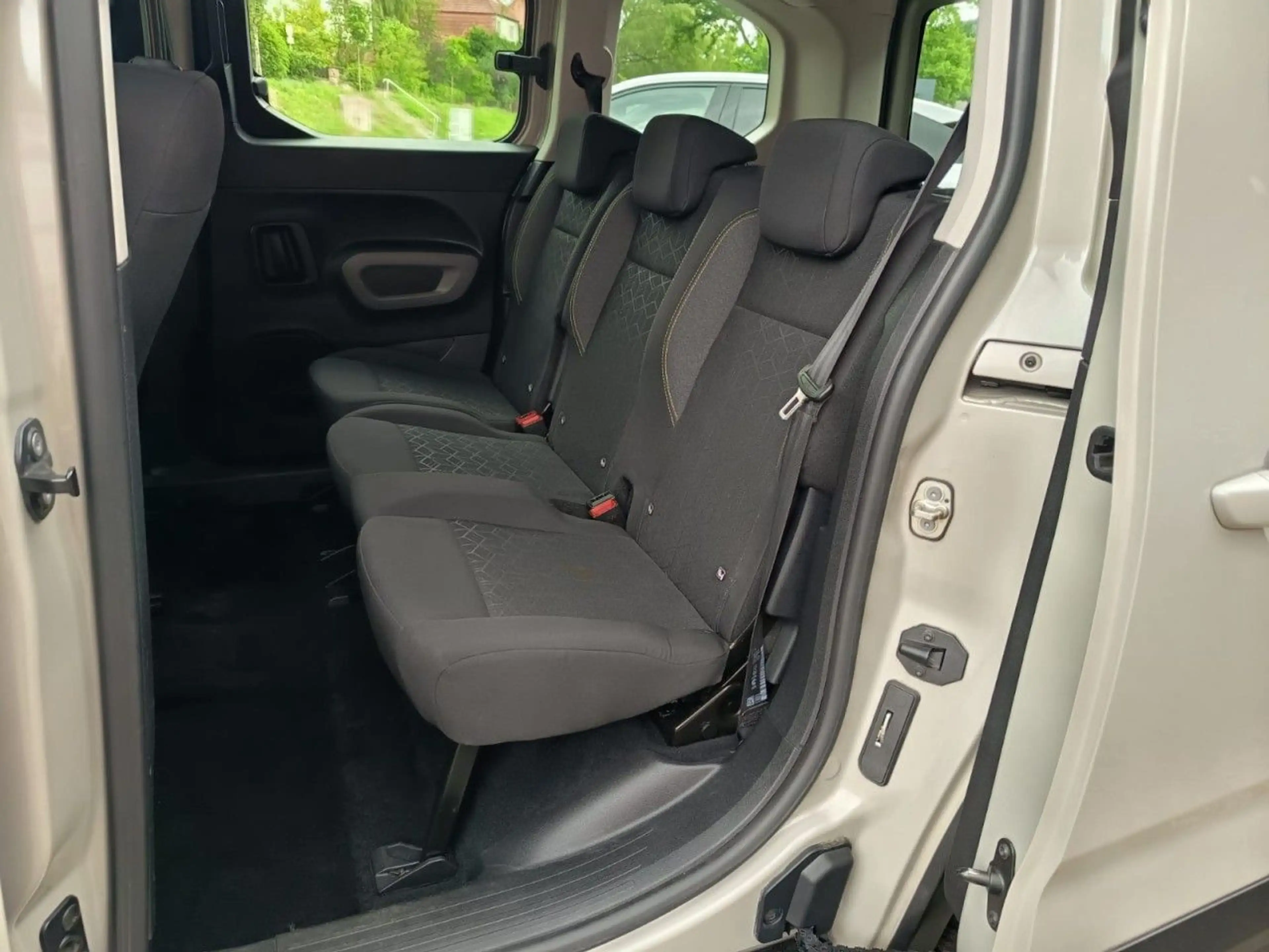 Peugeot Rifter Active L1 AHK Einparkhilfe — photo 13