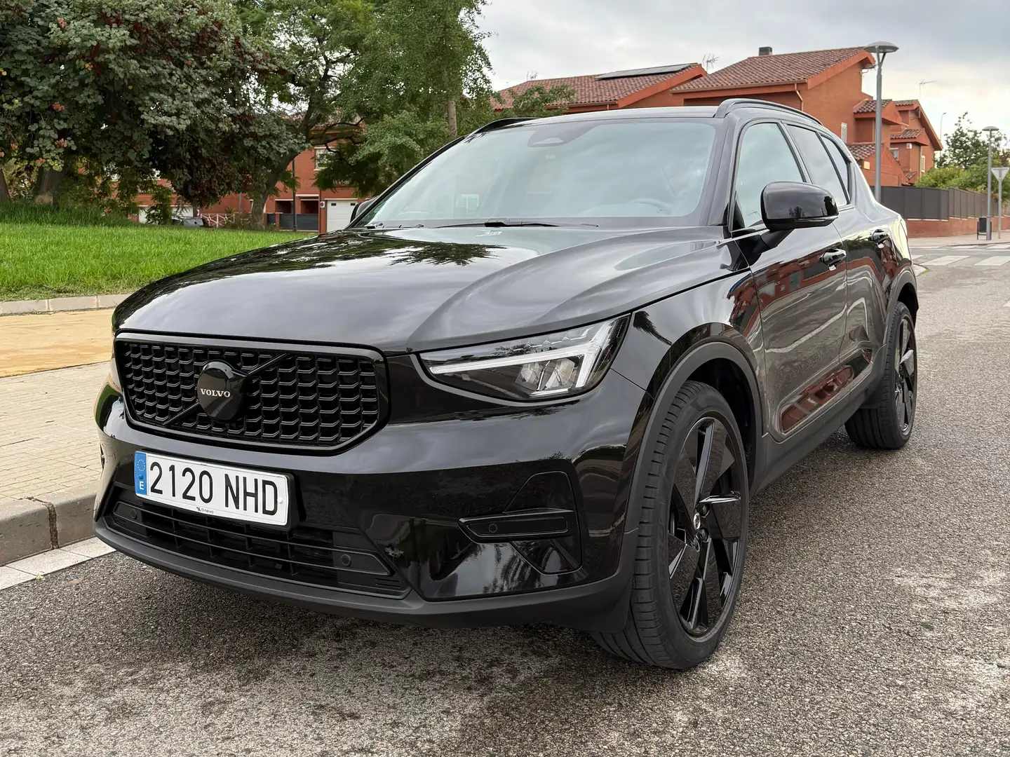 Volvo XC40 XC40 B3 MHEV Black Edition 163 CV Etiqueta ECO Negro - 1