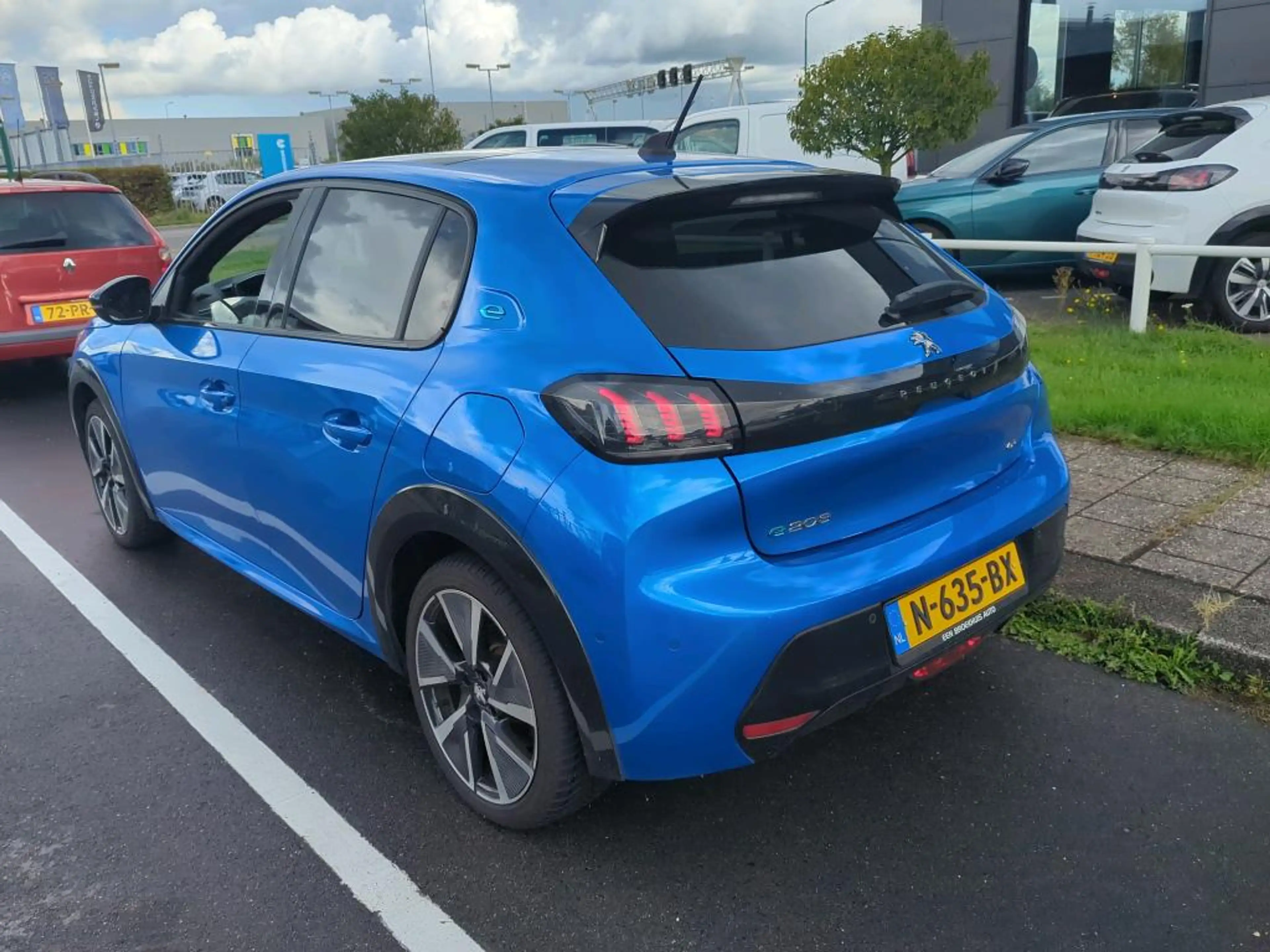 Peugeot e-208 EV GT 350 50 kWh | Fase 3 laden | Panoramadak | Na — photo 4