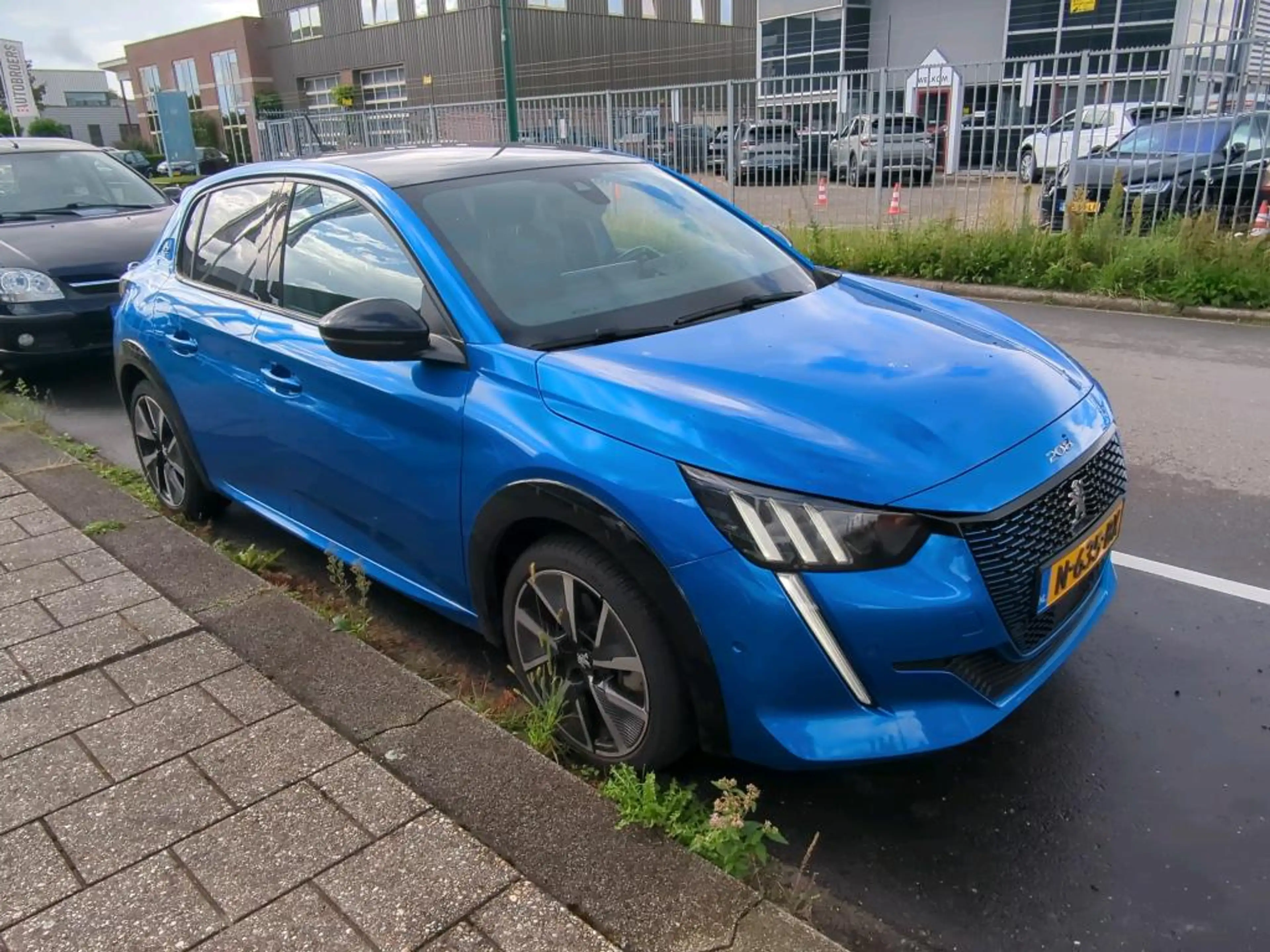 Peugeot e-208 EV GT 350 50 kWh | Fase 3 laden | Panoramadak | Na — photo 2