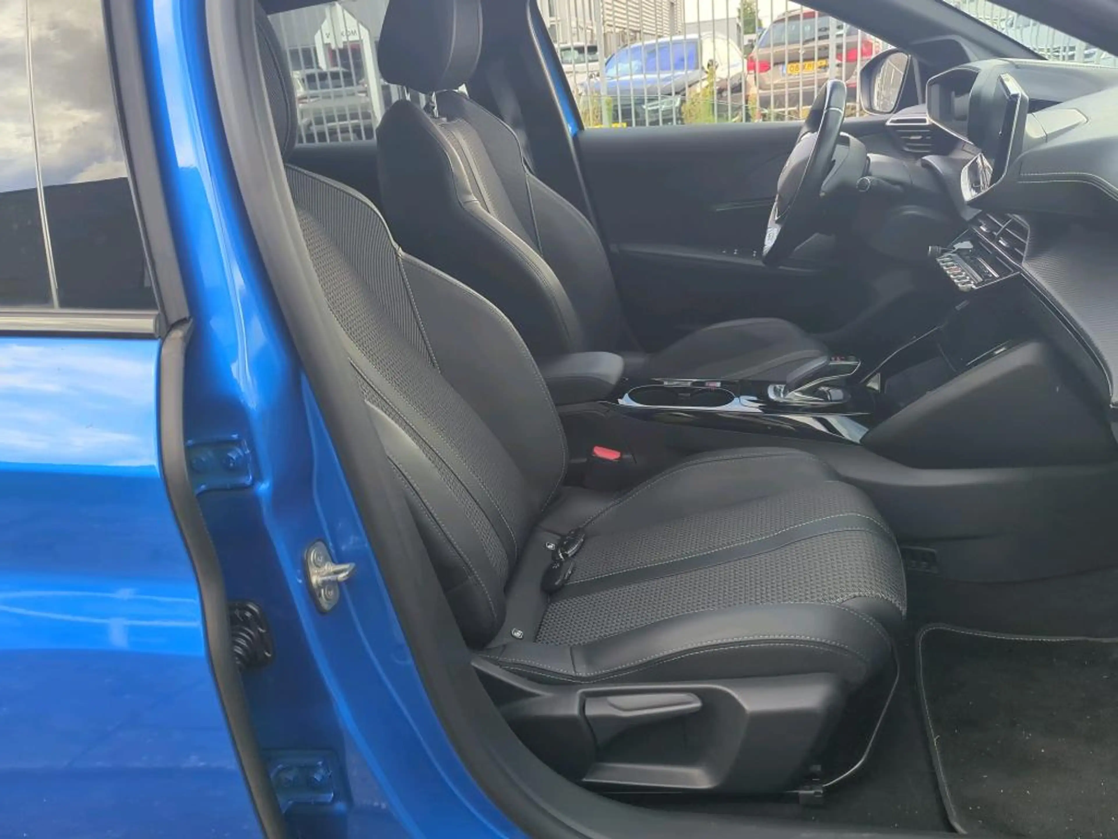 Peugeot e-208 EV GT 350 50 kWh | Fase 3 laden | Panoramadak | Na — photo 8