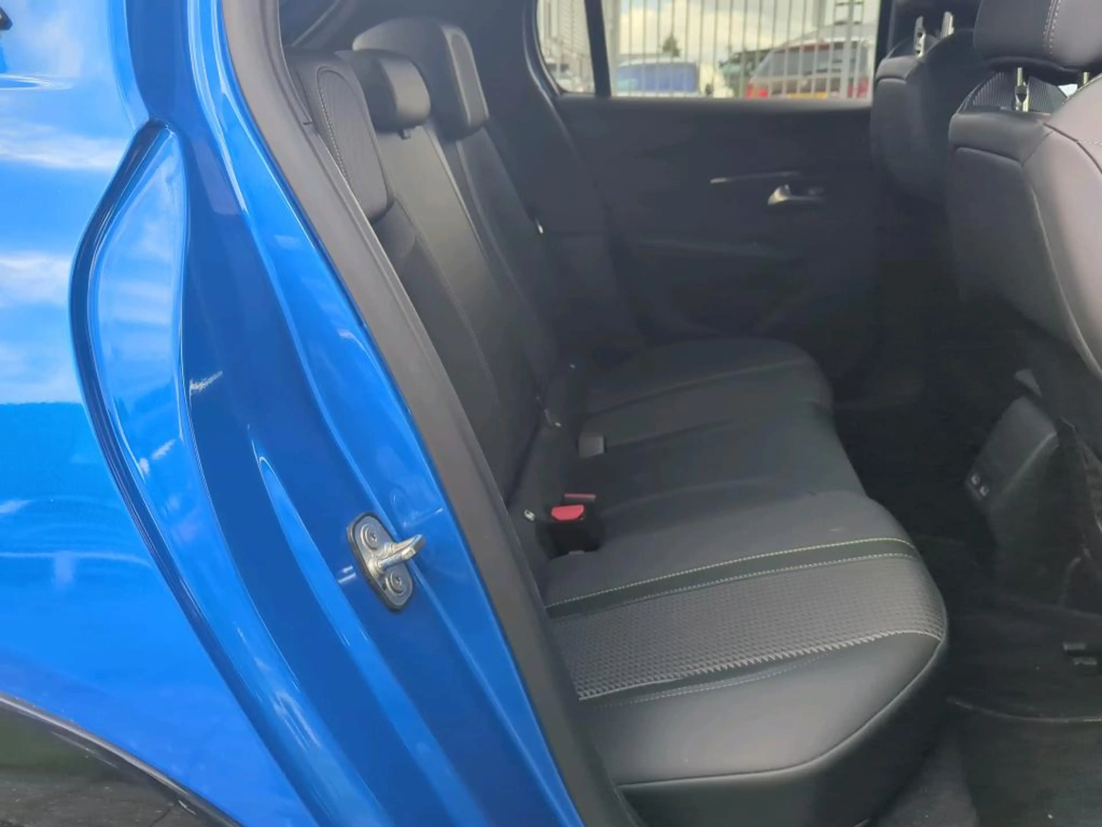 Peugeot e-208 EV GT 350 50 kWh | Fase 3 laden | Panoramadak | Na — photo 10