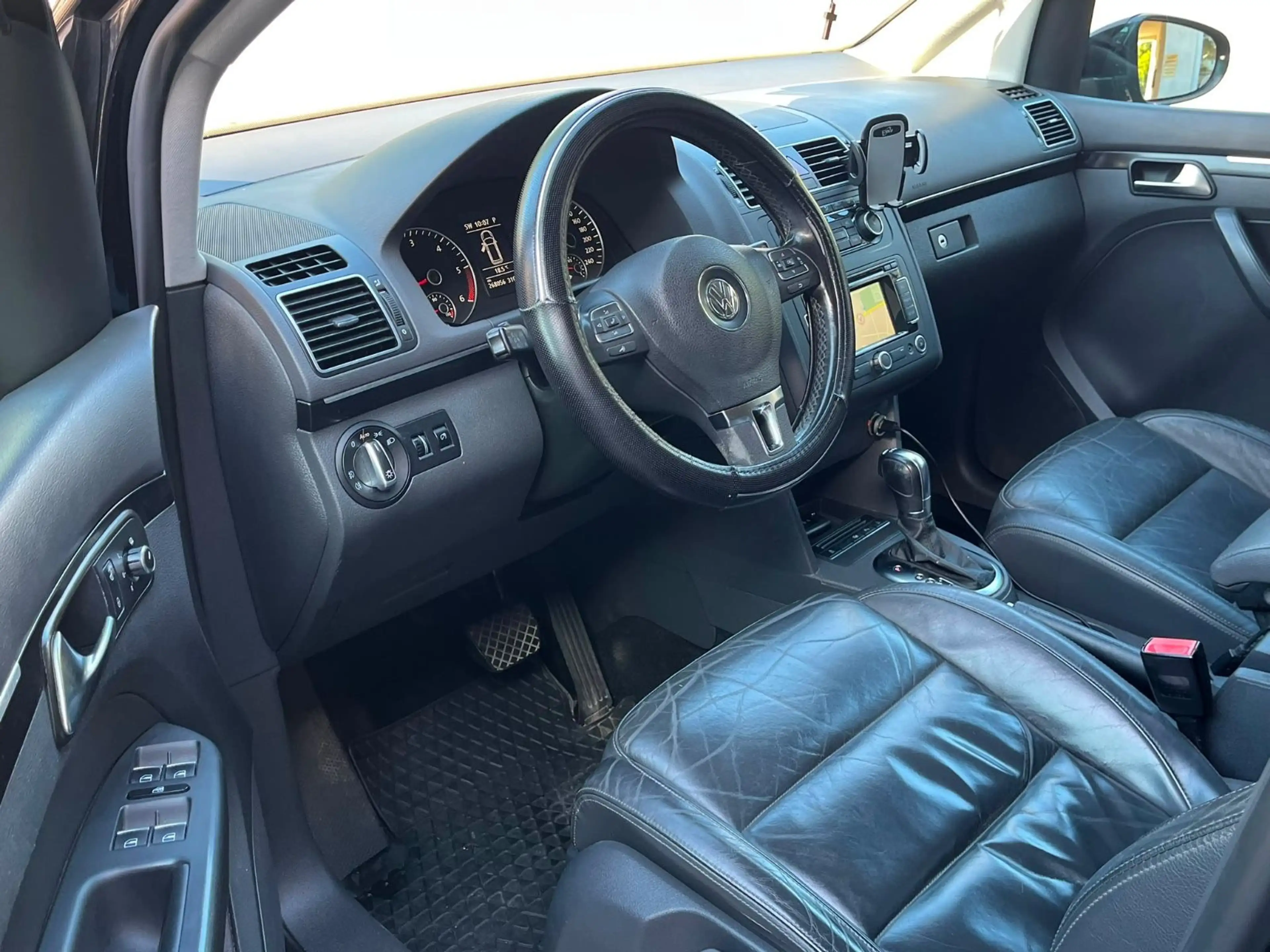 Volkswagen Touran 2,0 TDI 170PS Highline,7.STZE, LEDER — photo 10