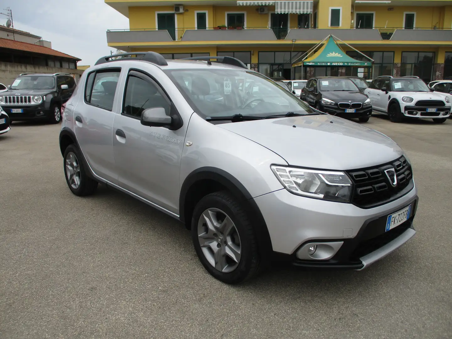 Dacia Sandero SANDERO STEPWAY 1.5 DCI 90CV E6 NAVI/PDC KM CERTIF Silber - 1