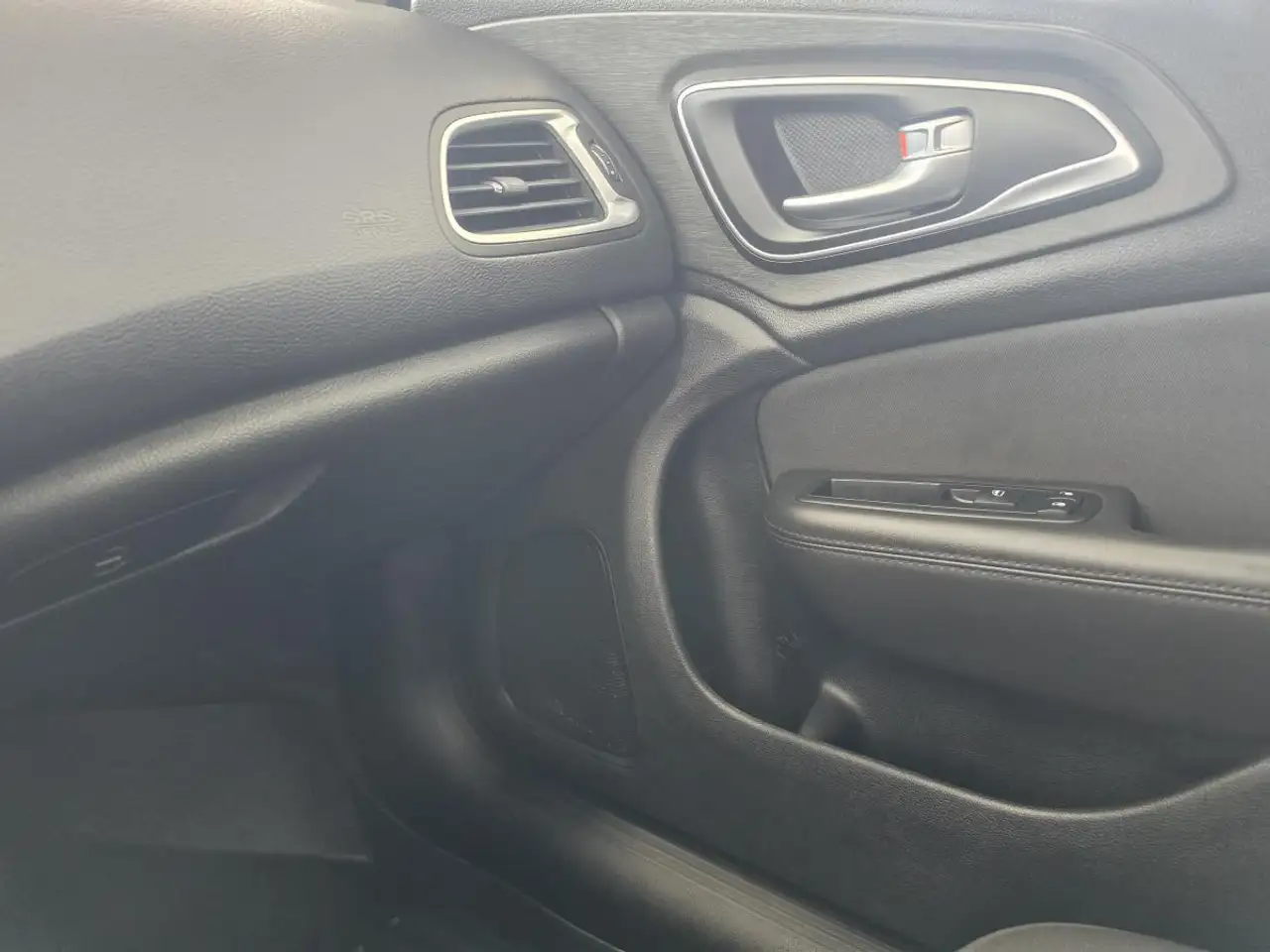 Chrysler 200 снимка Chrysler 200
