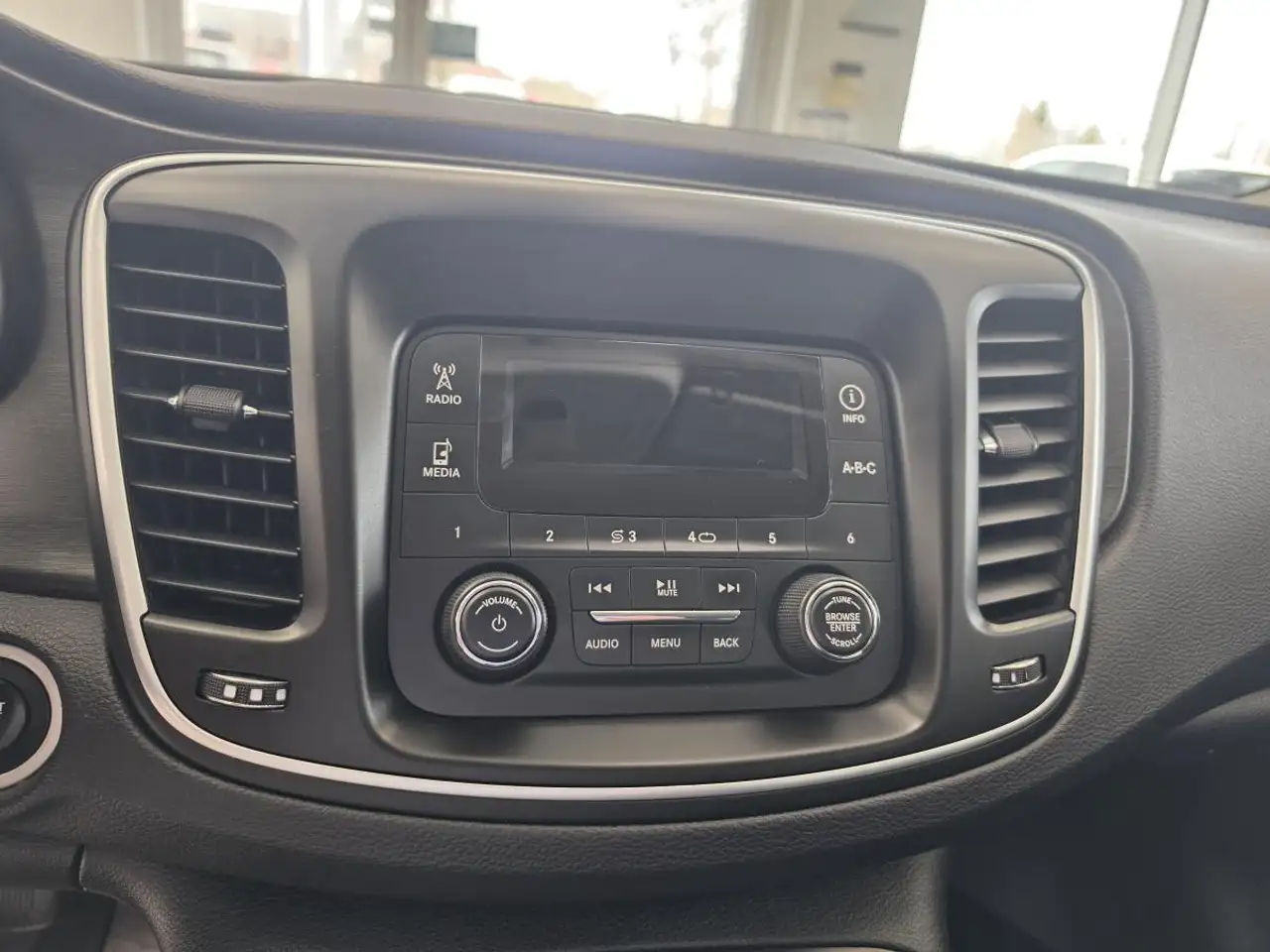Chrysler 200 снимка Chrysler 200