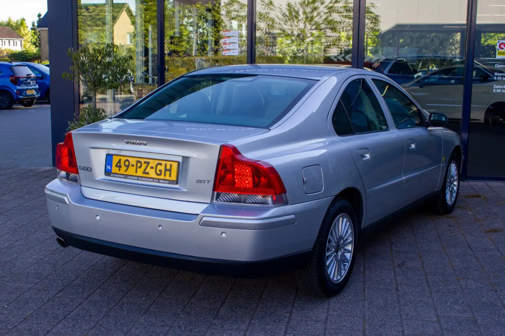 Volvo S60 2.0T Kinetic|Prijs rijklaar incl 12 mnd garantie|L Szürke - 2
