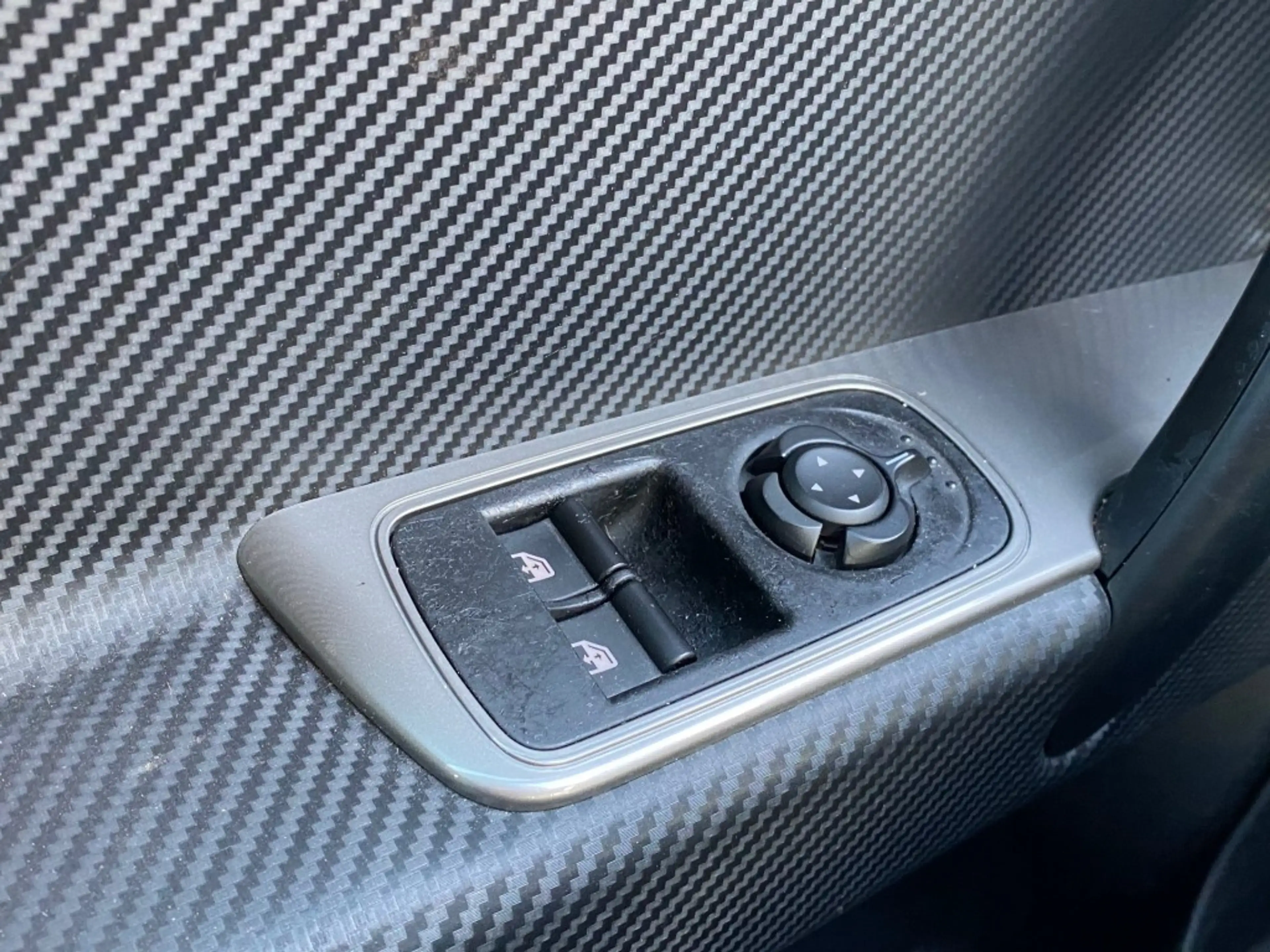 Alfa Romeo MiTo 1.4 DISTINCTIVE / AIRCO-ECC / CRUISE CTR. / BLUETO — photo 14