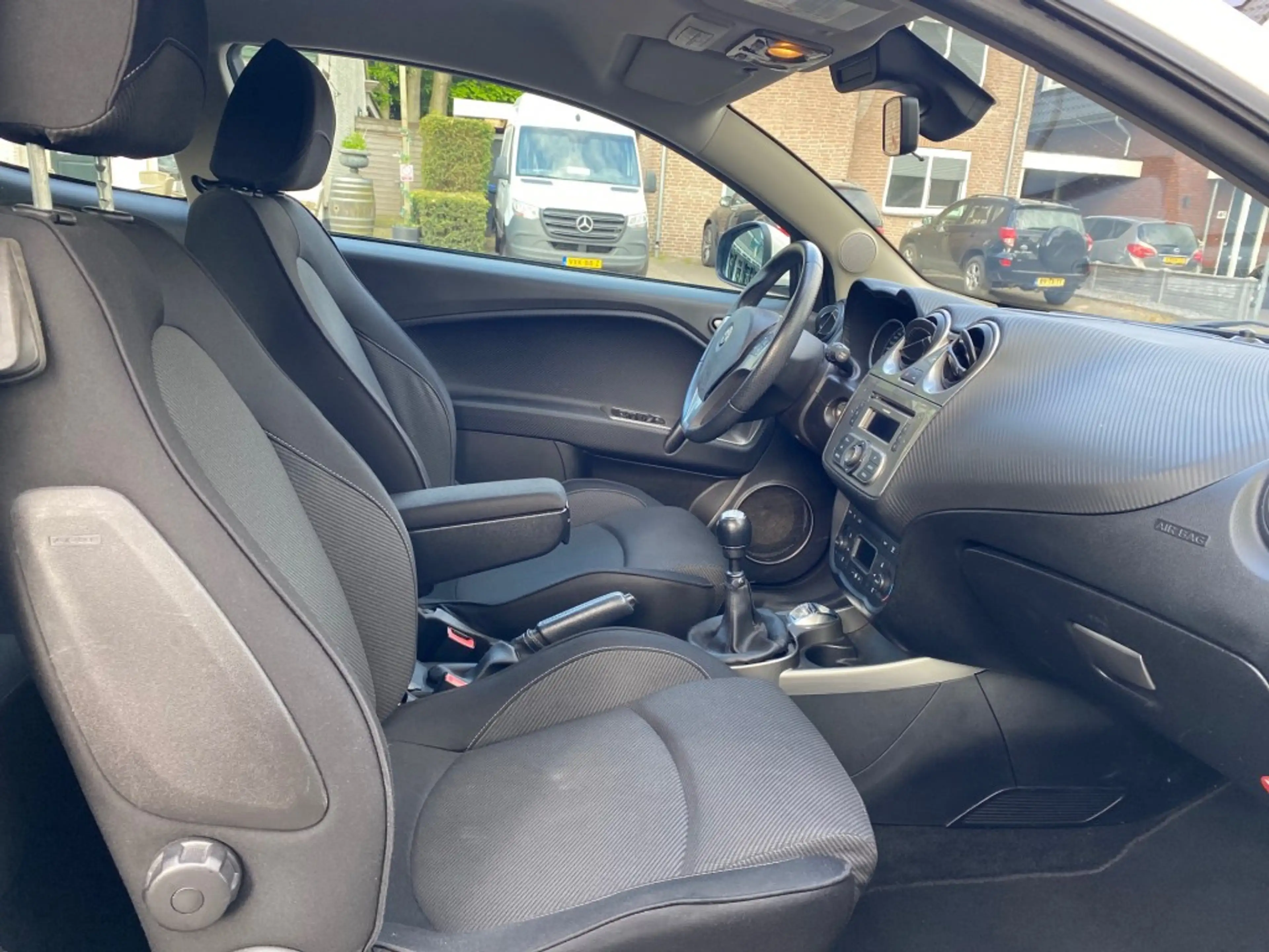 Alfa Romeo MiTo 1.4 DISTINCTIVE / AIRCO-ECC / CRUISE CTR. / BLUETO — photo 7