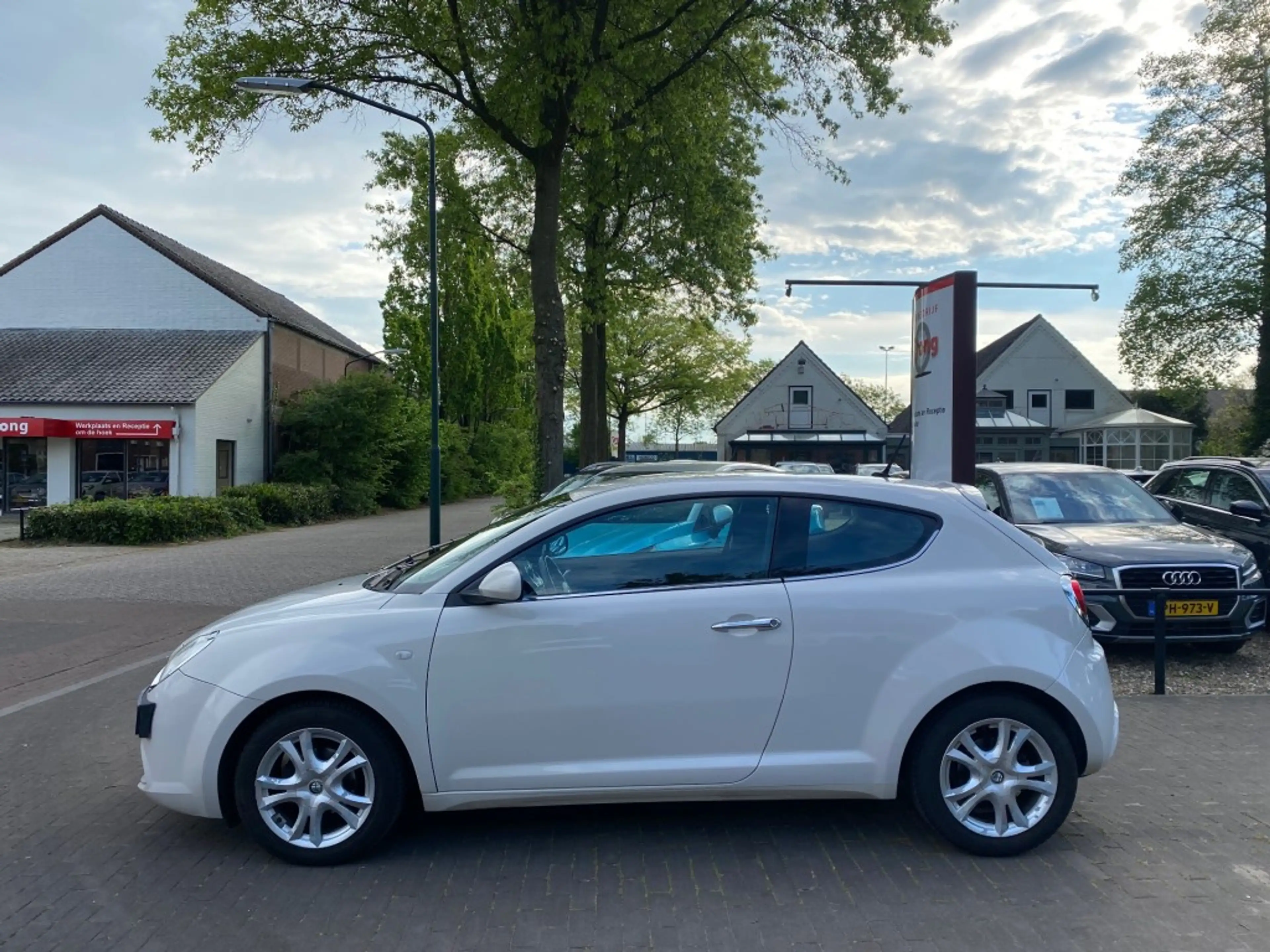 Alfa Romeo MiTo 1.4 DISTINCTIVE / AIRCO-ECC / CRUISE CTR. / BLUETO — photo 3