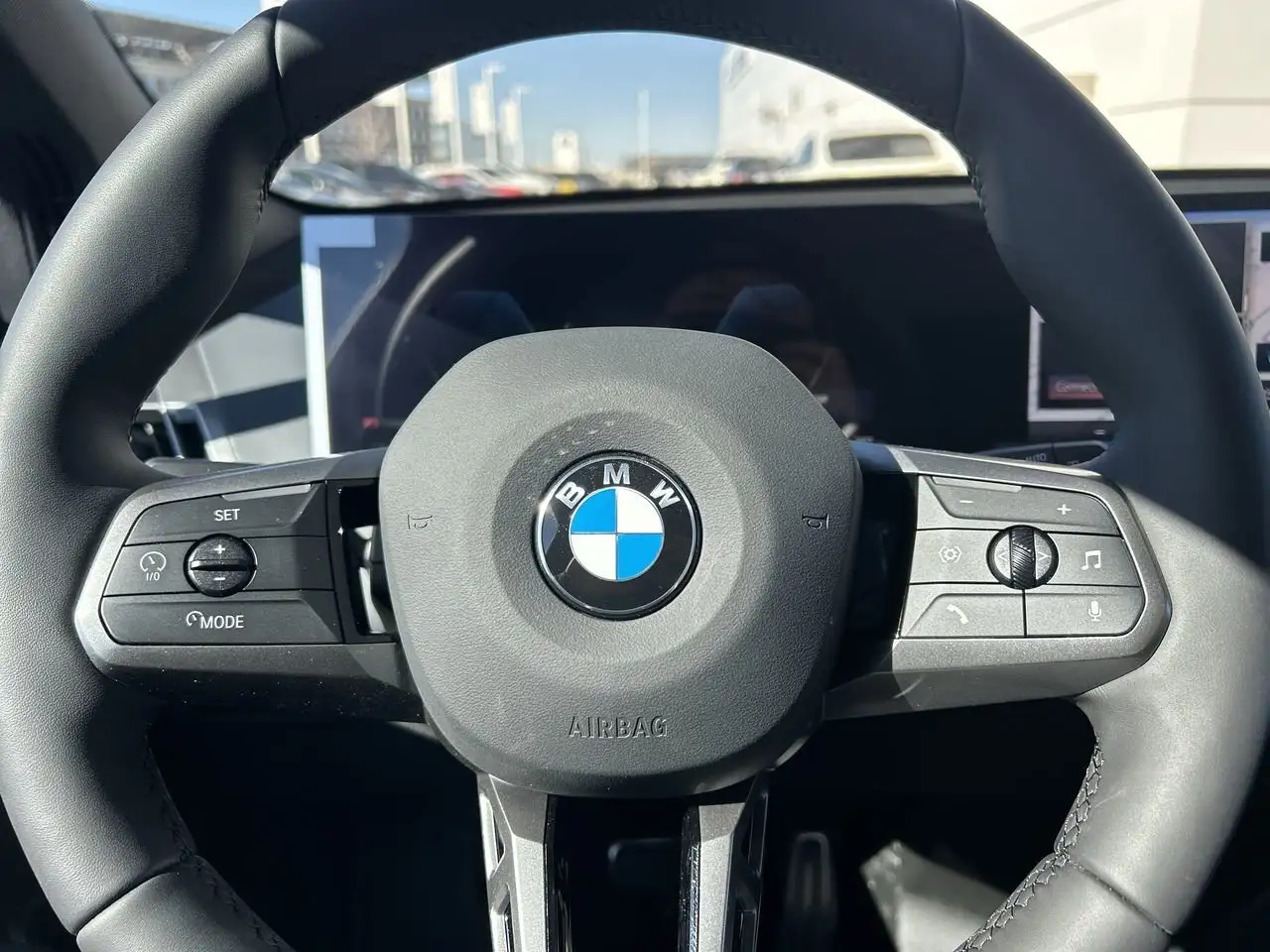 BMW iX снимка BMW iX