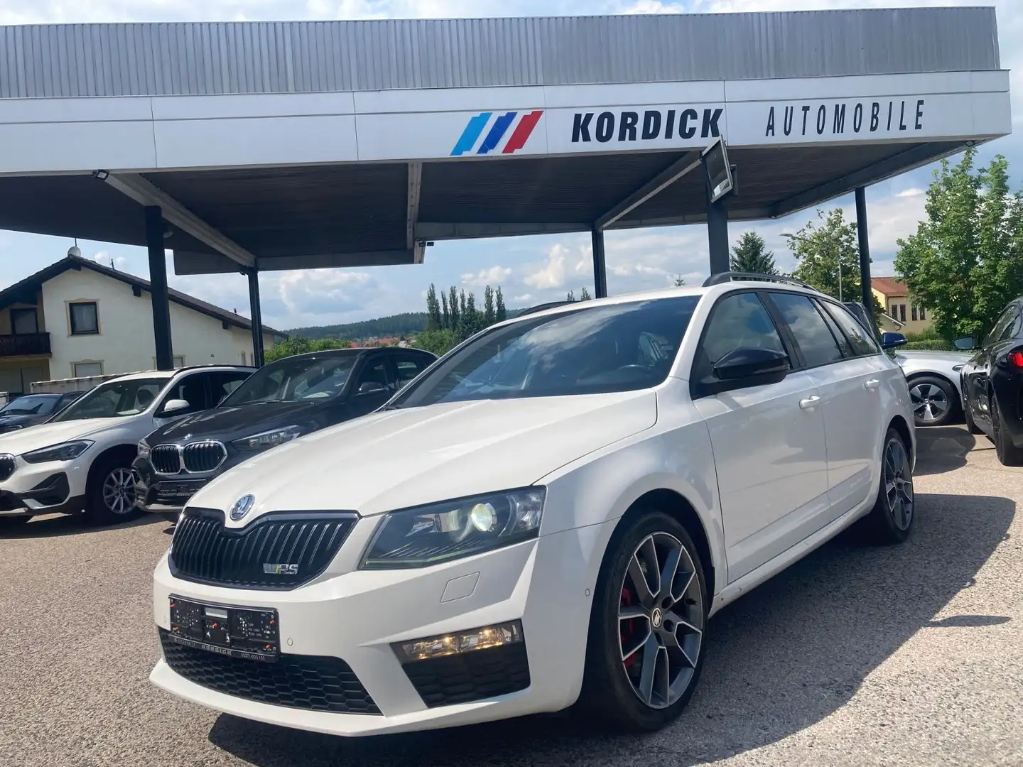 Skoda Octavia OCTAVIA COMBI RS-DSG/NAVI/XENON/CANTON/AHK/4xSHZ Weiß - 1