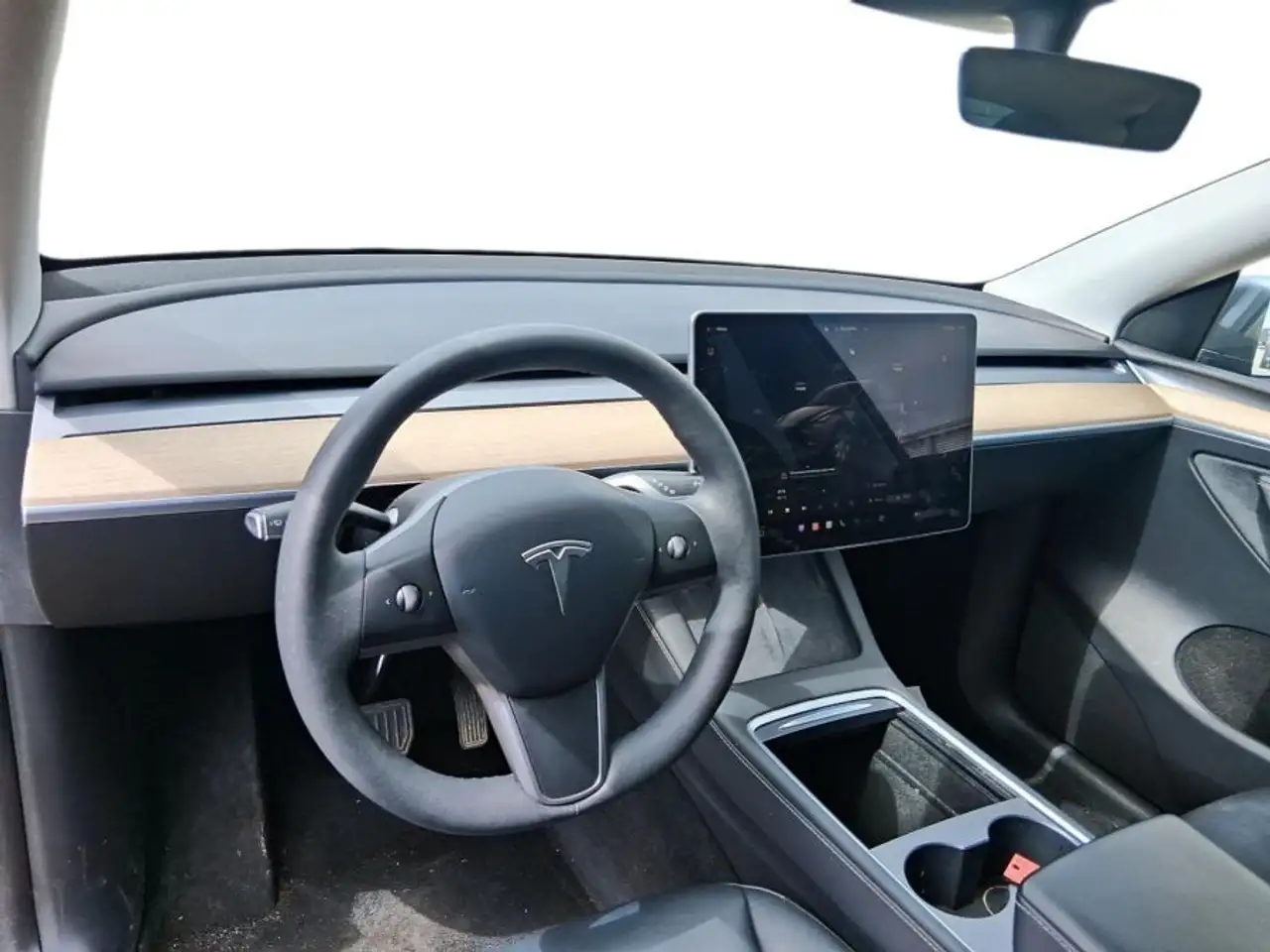 Tesla Model Y снимка Tesla Model Y