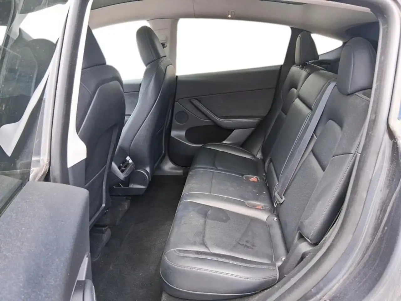 Tesla Model Y снимка Tesla Model Y