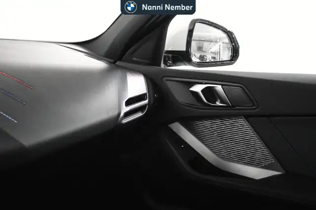BMW 1 Series view 17