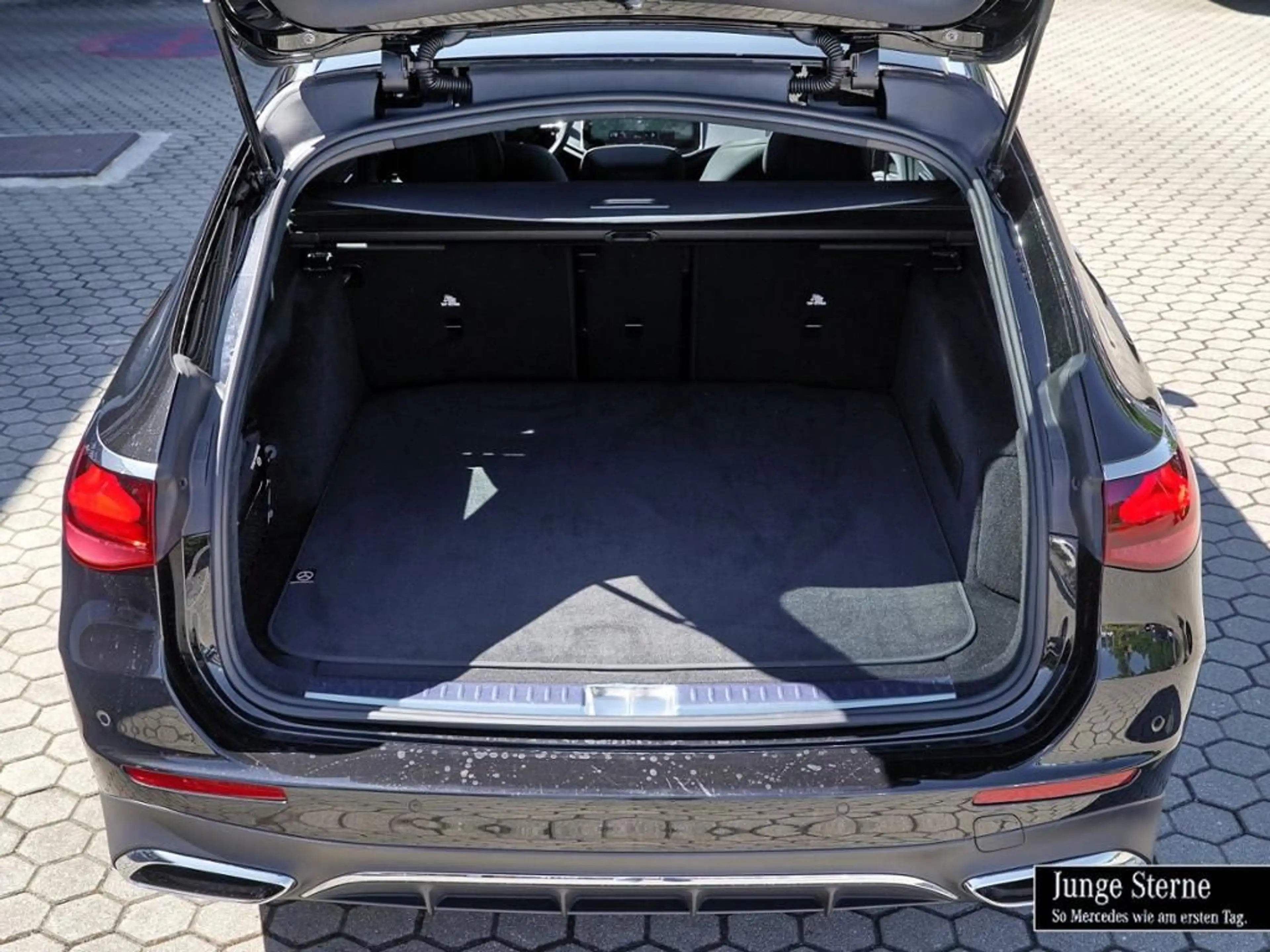 Mercedes-Benz E 220 d T-Modell EDITION-AMG+PANO+AHK+FAHRASSI+3 — photo 16