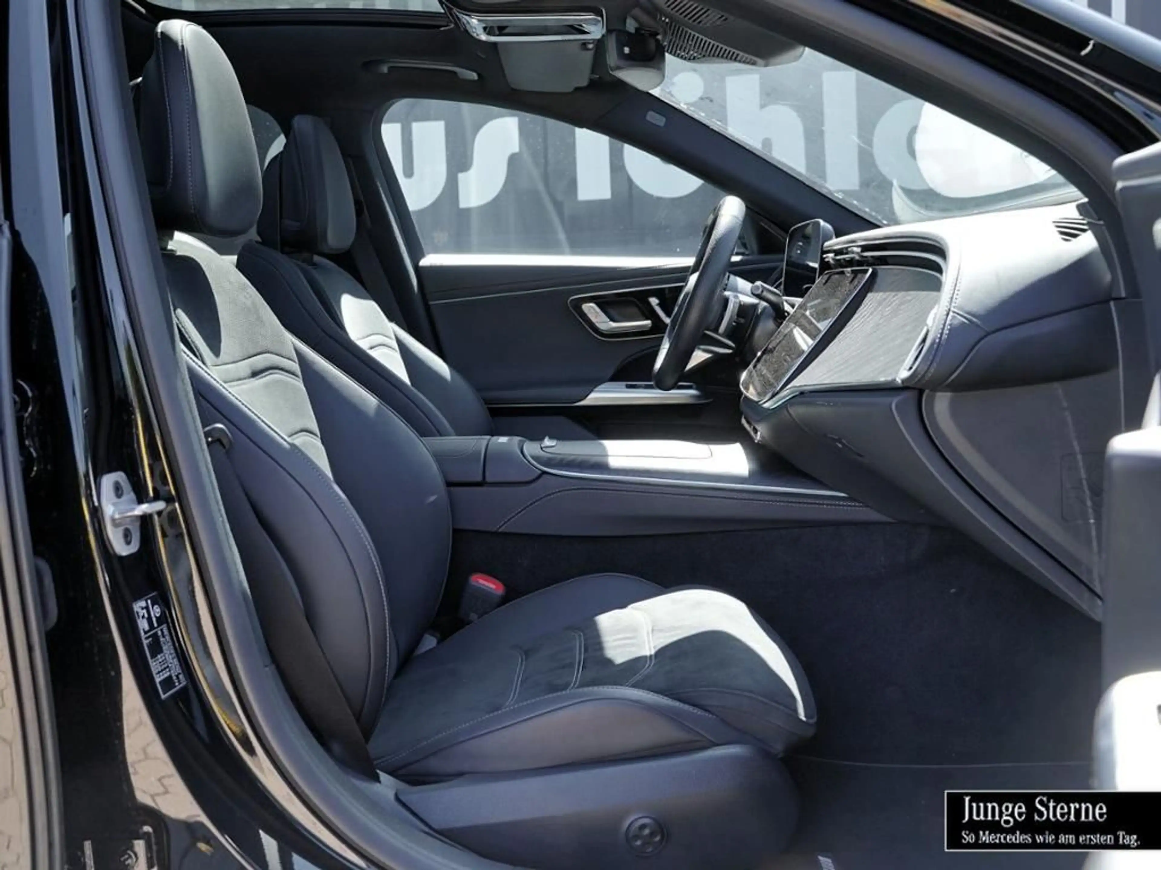 Mercedes-Benz E 220 d T-Modell EDITION-AMG+PANO+AHK+FAHRASSI+3 — photo 4