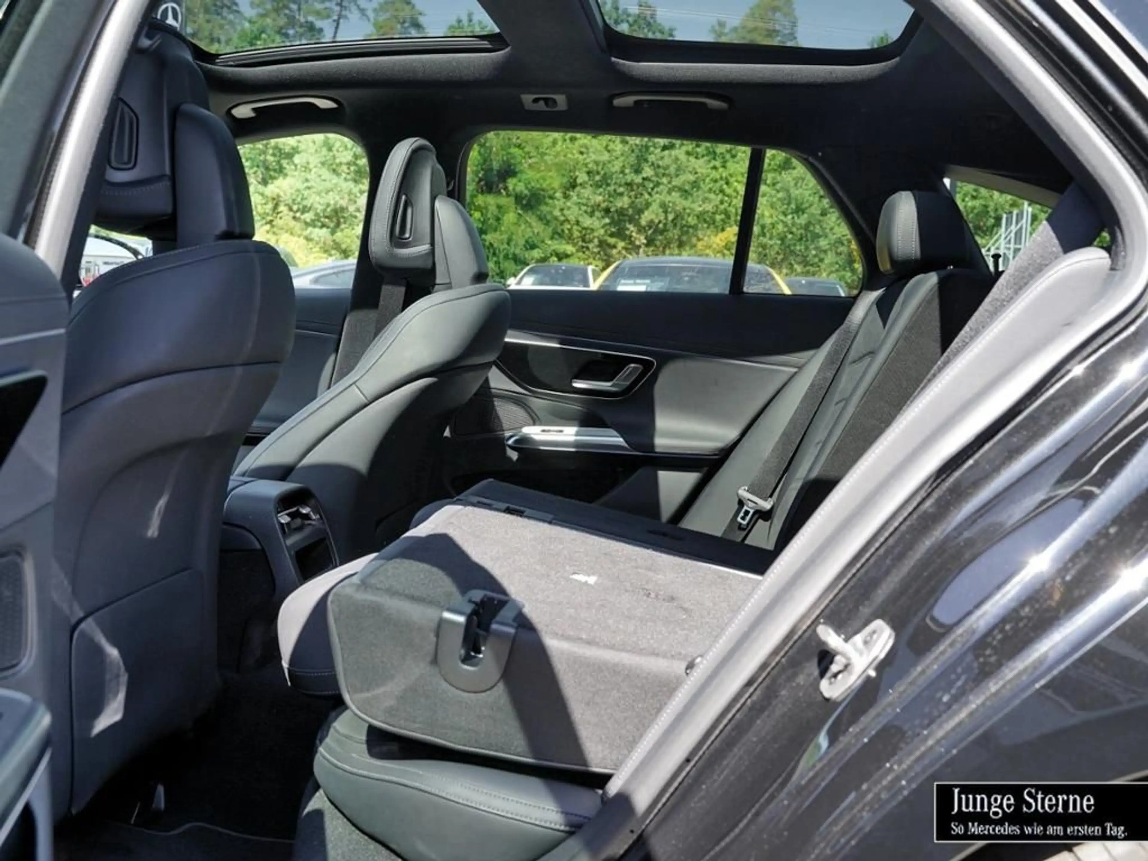 Mercedes-Benz E 220 d T-Modell EDITION-AMG+PANO+AHK+FAHRASSI+3 — photo 6