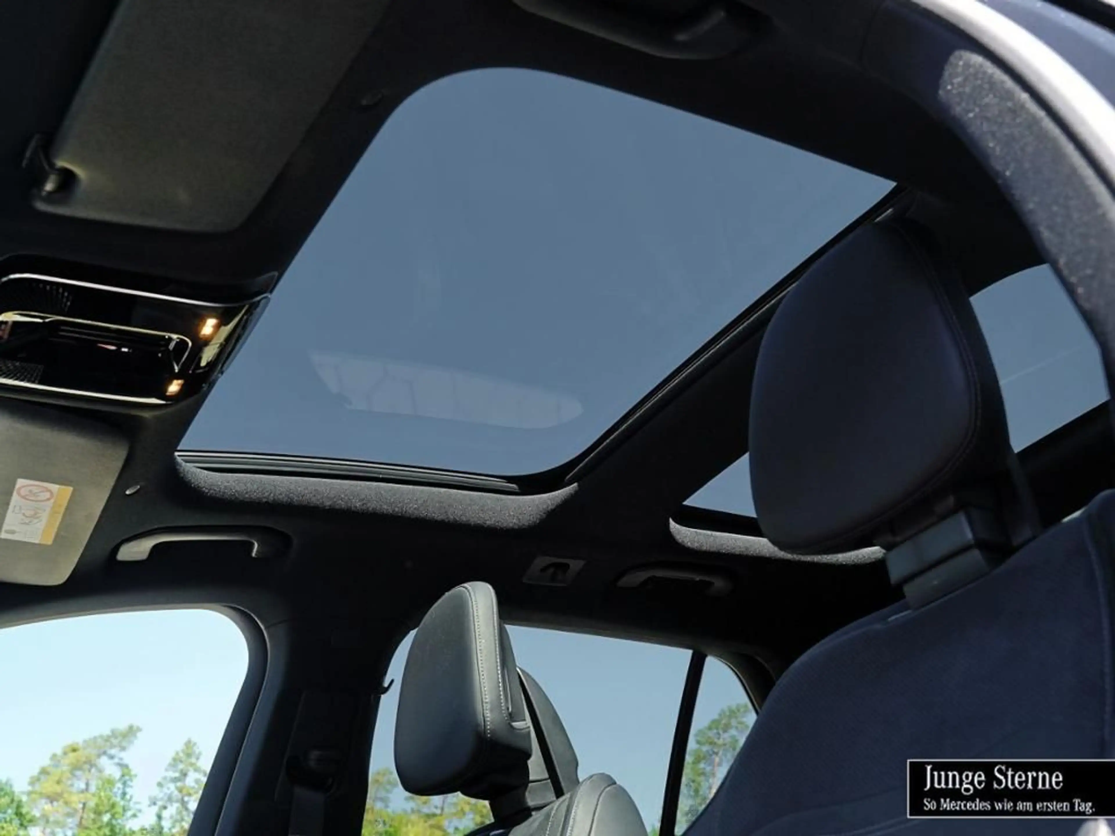 Mercedes-Benz E 220 d T-Modell EDITION-AMG+PANO+AHK+FAHRASSI+3 — photo 11