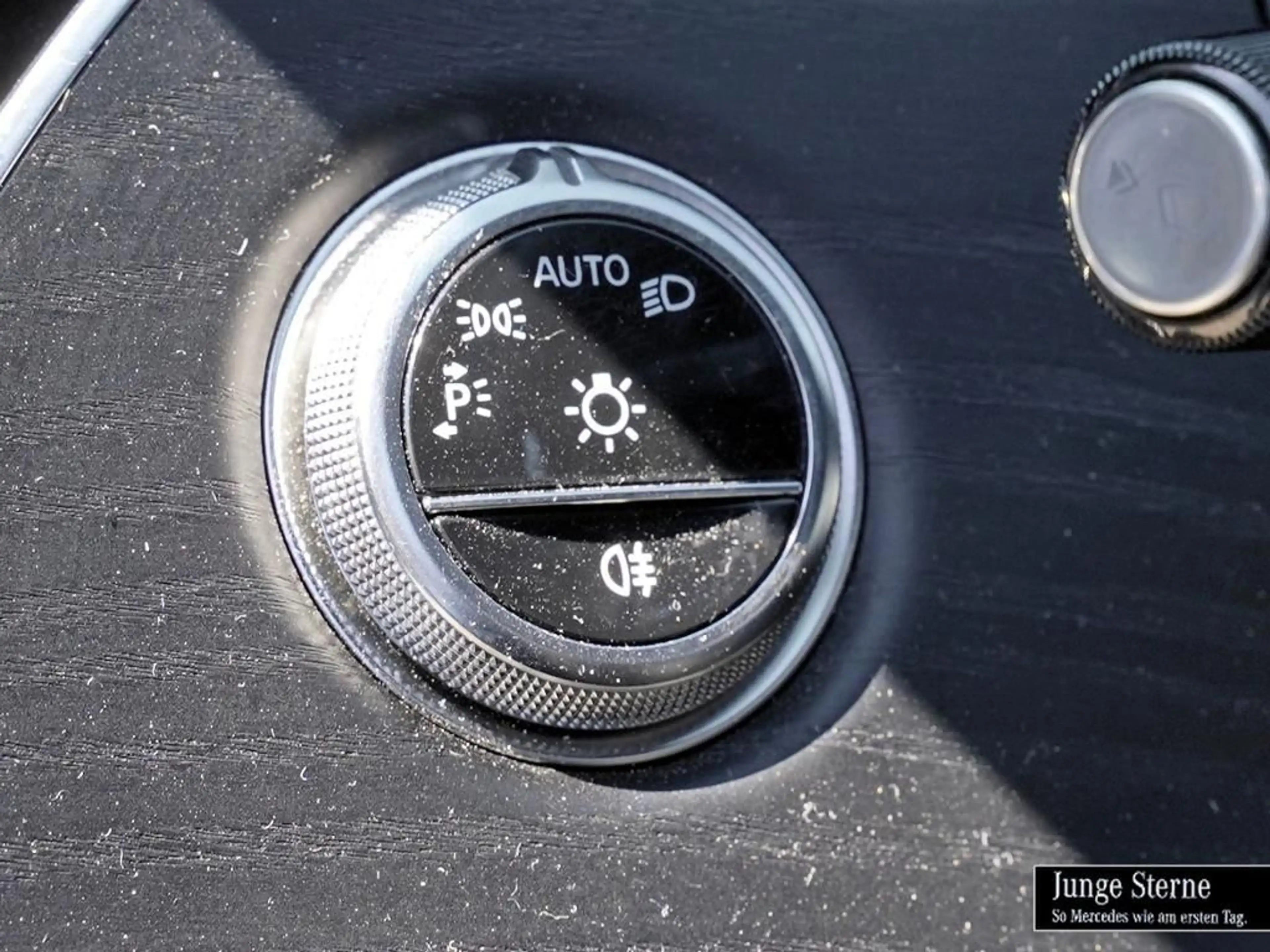 Mercedes-Benz E 220 d T-Modell EDITION-AMG+PANO+AHK+FAHRASSI+3 — photo 13