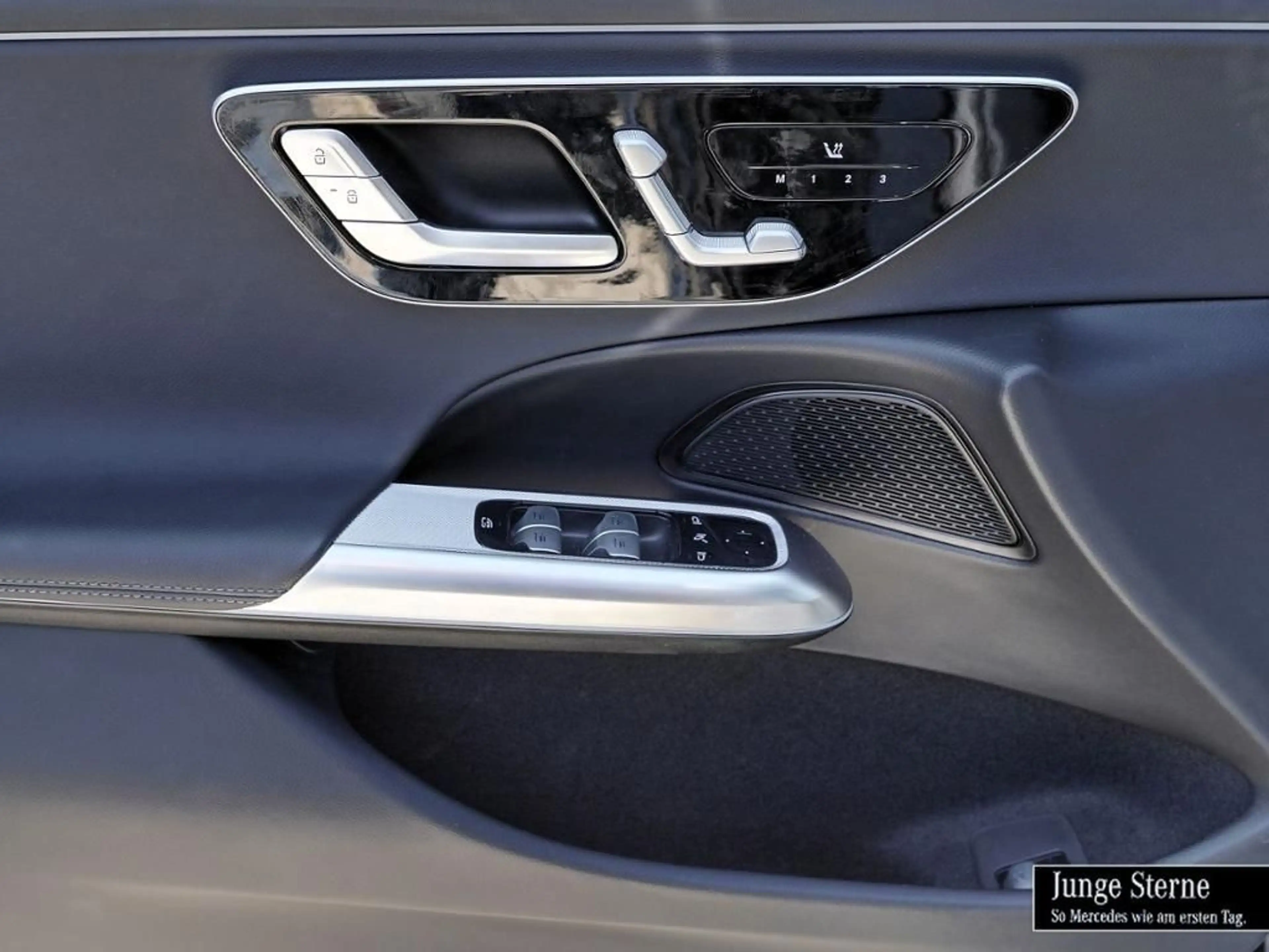 Mercedes-Benz E 220 d T-Modell EDITION-AMG+PANO+AHK+FAHRASSI+3 — photo 12