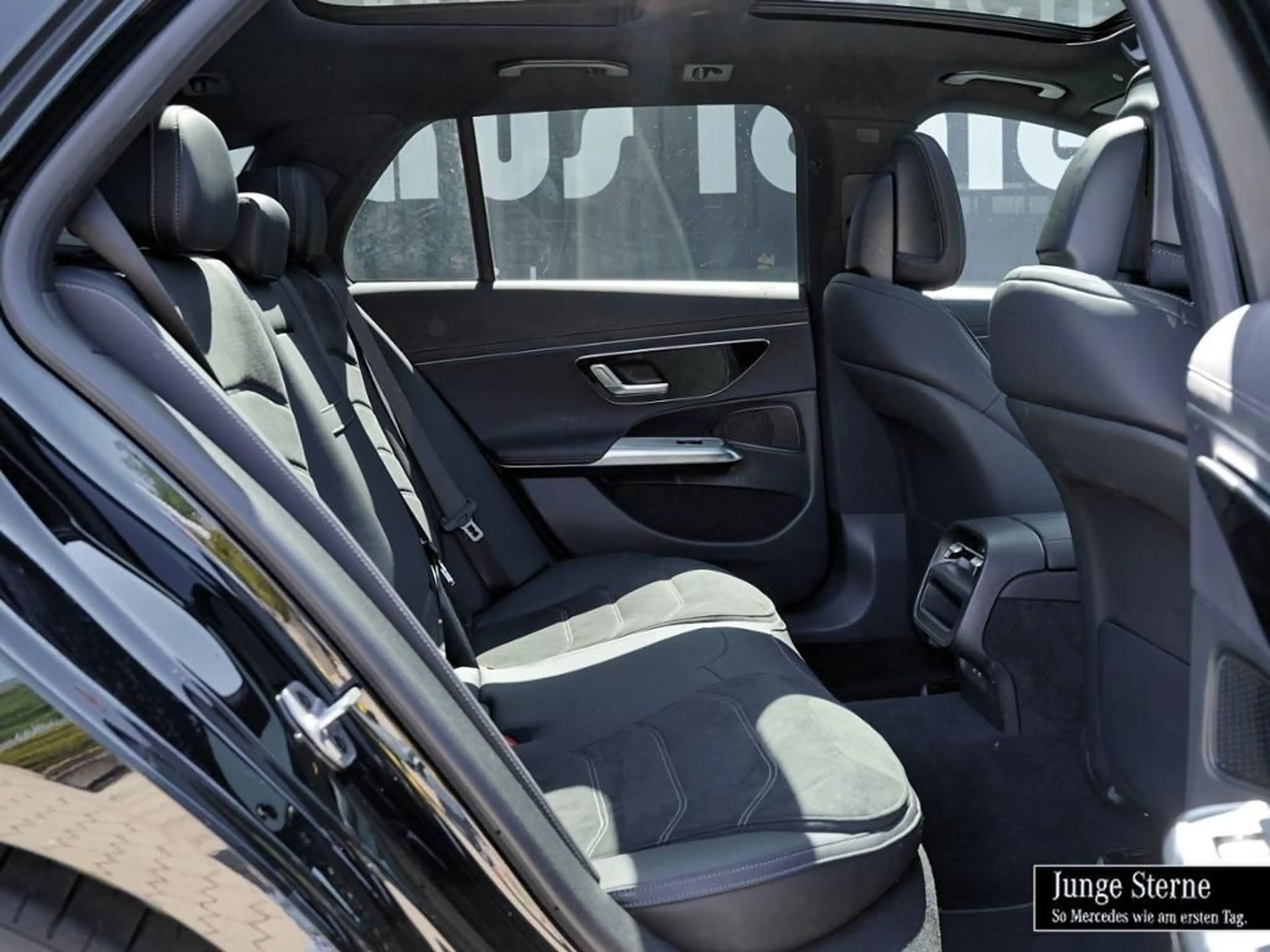 Mercedes-Benz E 220 d T-Modell EDITION-AMG+PANO+AHK+FAHRASSI+3 — photo 5