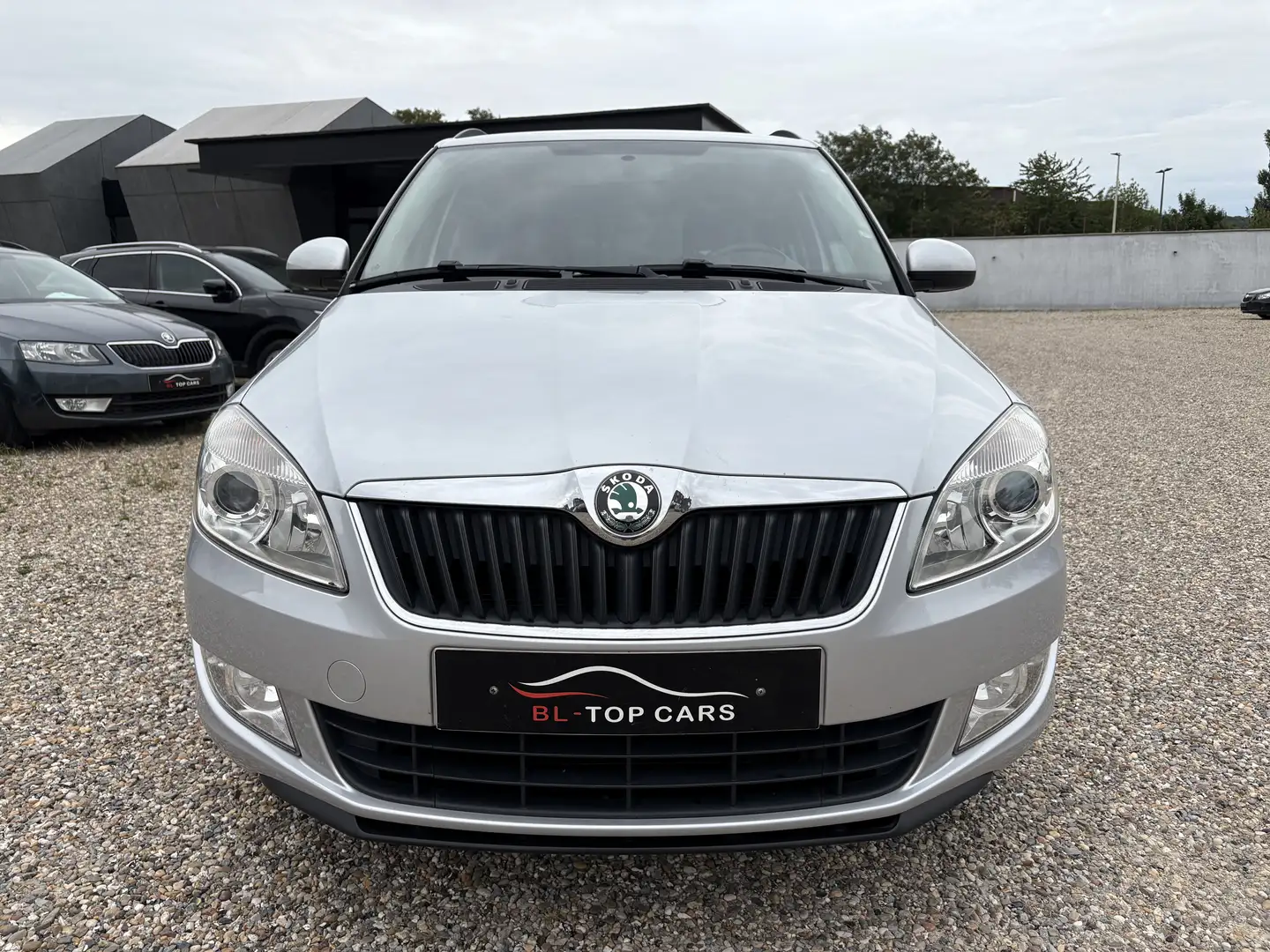 Skoda Fabia 1.2i Active ** 12 Mois De Garantie ** Gris - 2