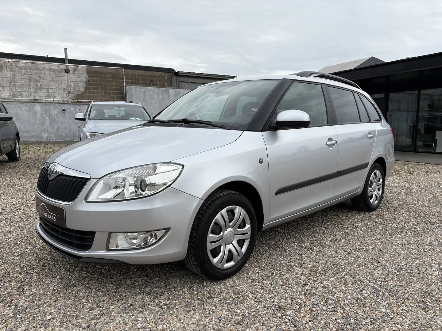 Skoda Fabia 1.2i Active ** 12 Mois De Garantie ** Gris - 1