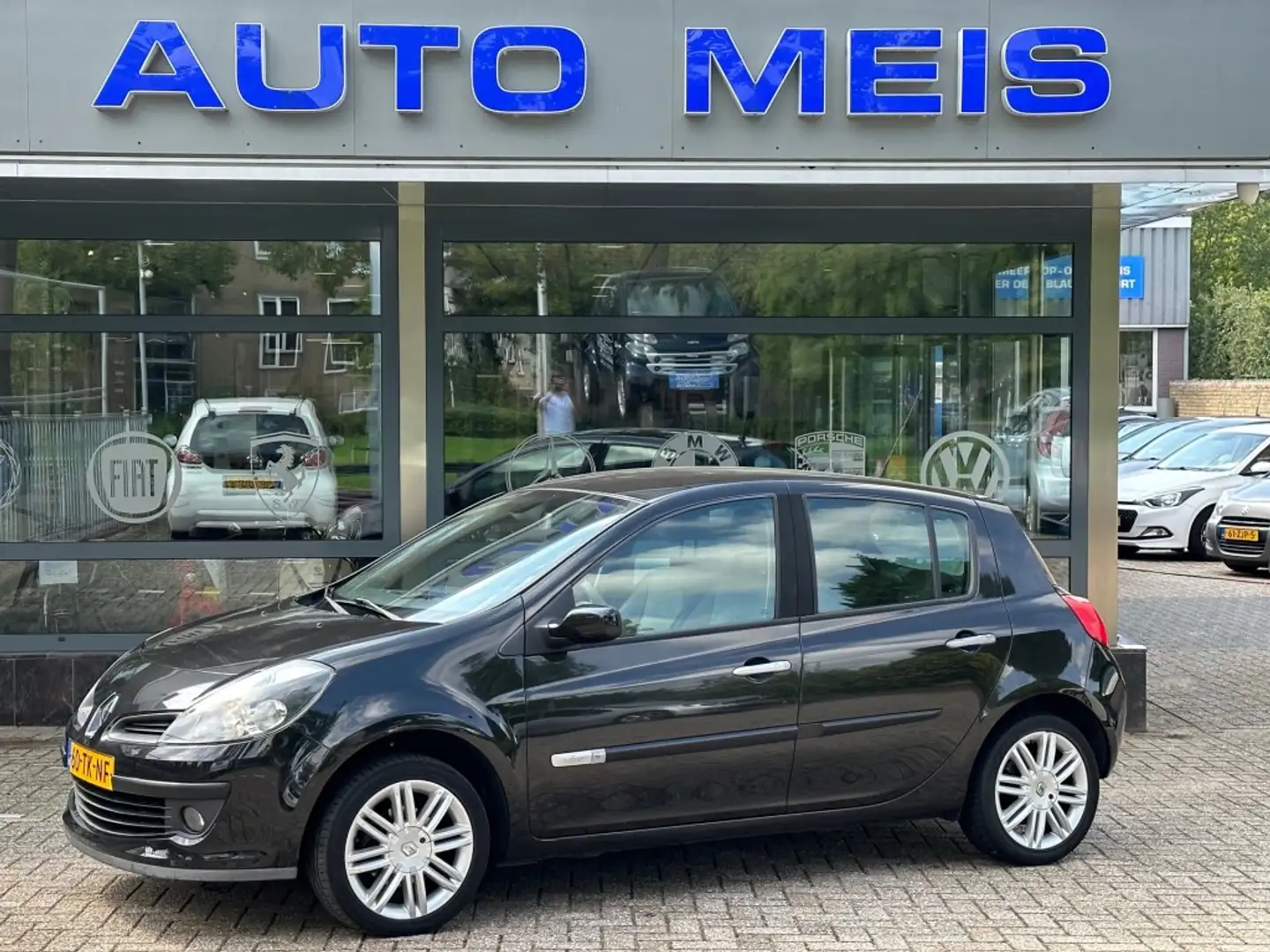 Renault Clio 1.6-16V Initiale Automaat Leder Clima Cruise PDC Zwart - 1