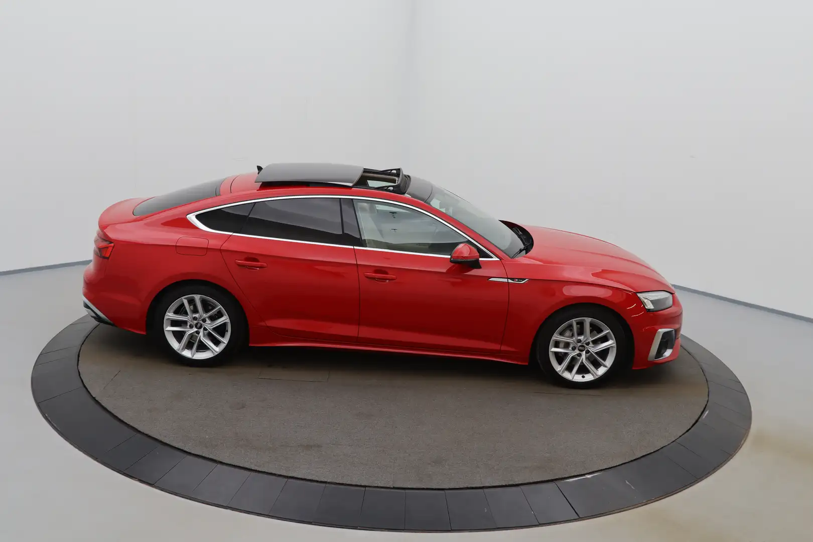 Audi A5 Sportback 40 TFSi S-Tronic Platinum S-Line LEDER/C Rood - 2