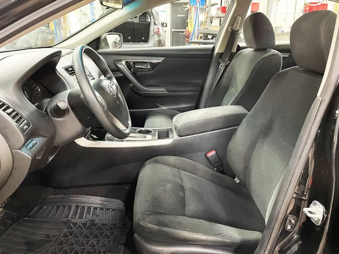 Nissan Altima снимка Nissan Altima