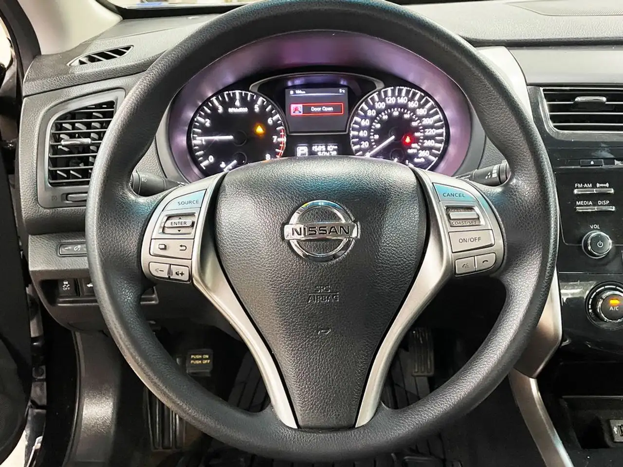 Nissan Altima снимка Nissan Altima