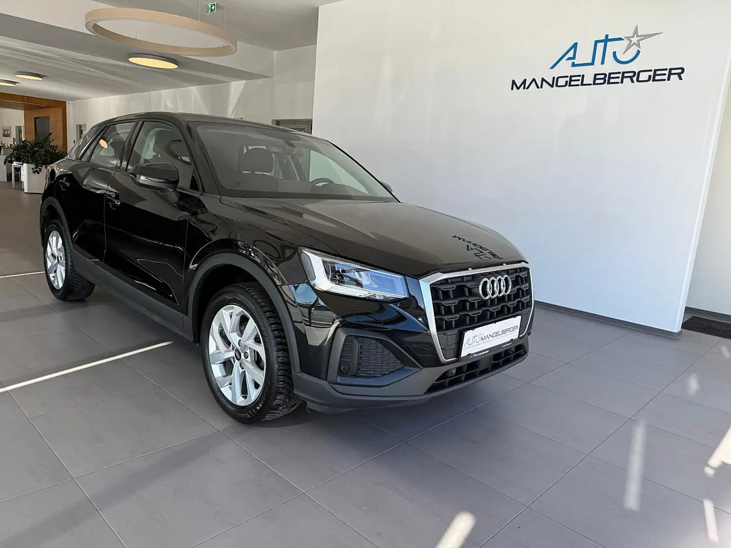 Audi Q2 30 TFSI Schwarz - 1