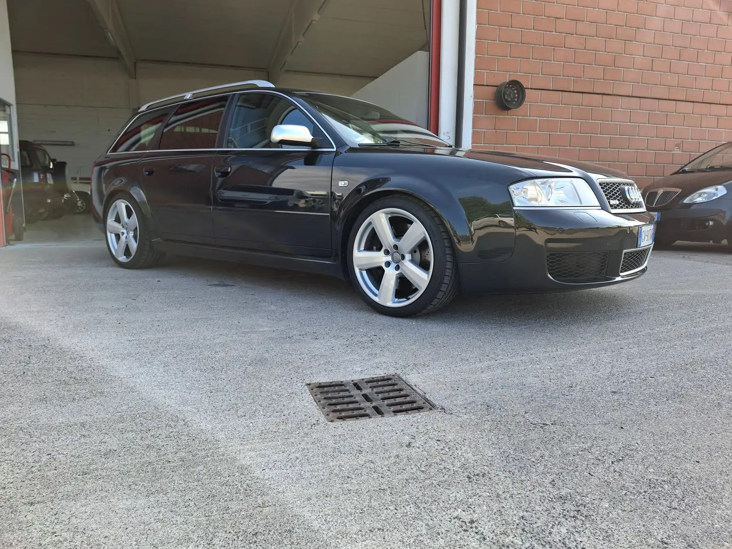Audi RS6 RS6 Avant 4.2 V8 Negru - 2