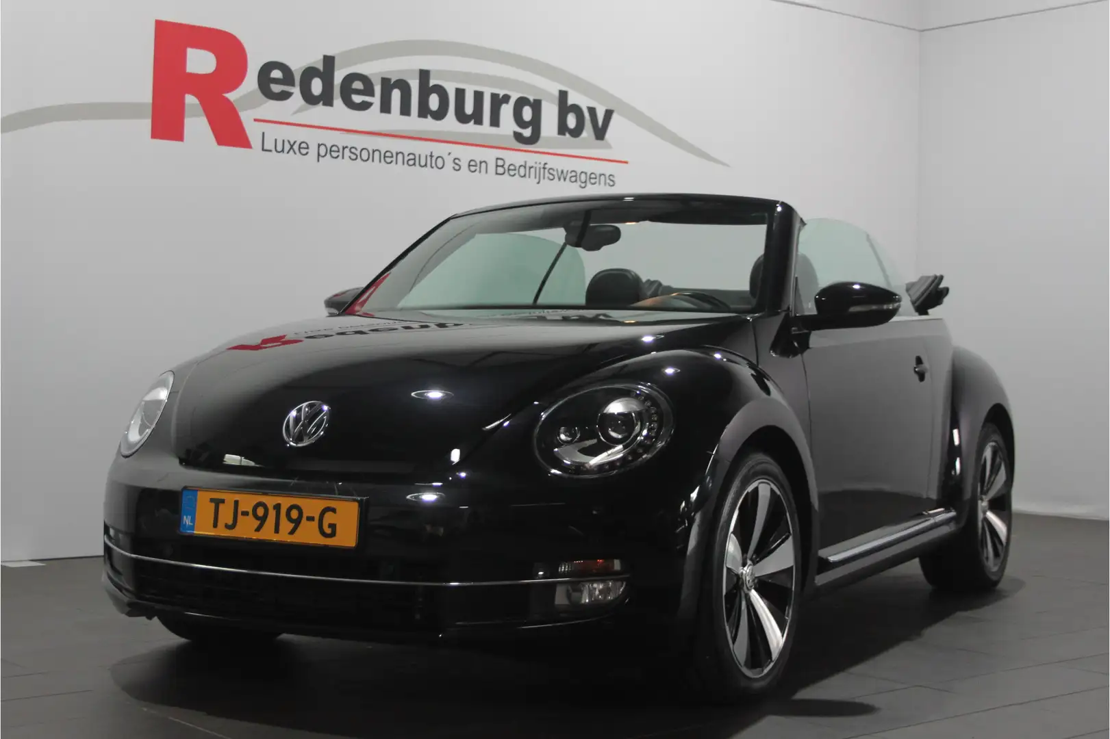 Volkswagen Beetle Cabriolet 1.2 TSI Design BlueMotion Zwart - 1