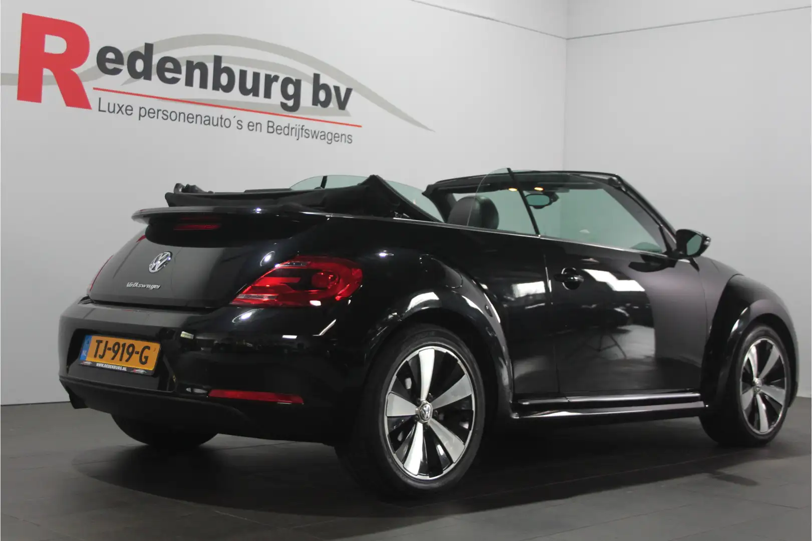 Volkswagen Beetle Cabriolet 1.2 TSI Design BlueMotion Zwart - 2