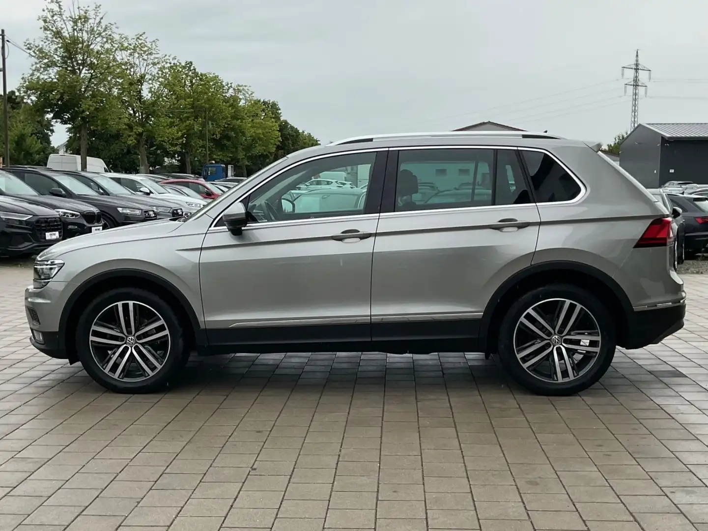 Volkswagen Tiguan 2,0 TDI DSG "Highline"  AHK LED ACC 360° Silber - 2