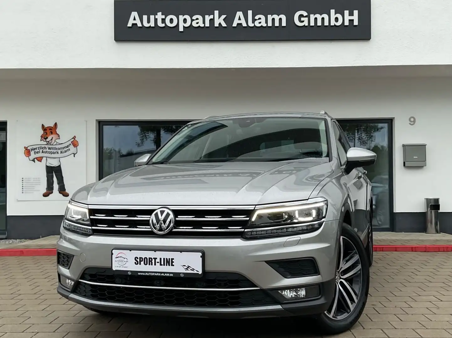 Volkswagen Tiguan 2,0 TDI DSG "Highline"  AHK LED ACC 360° Silber - 1
